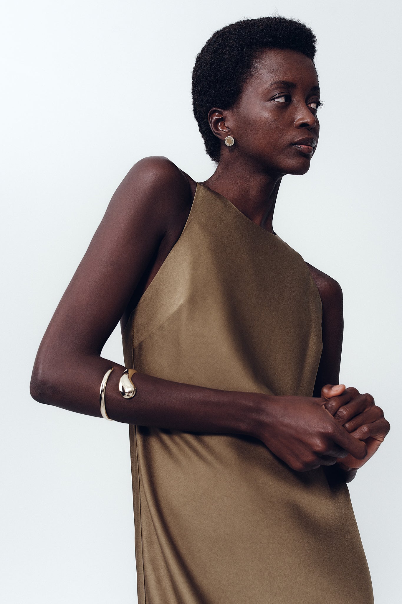 Momentum Asymmetric Cuff