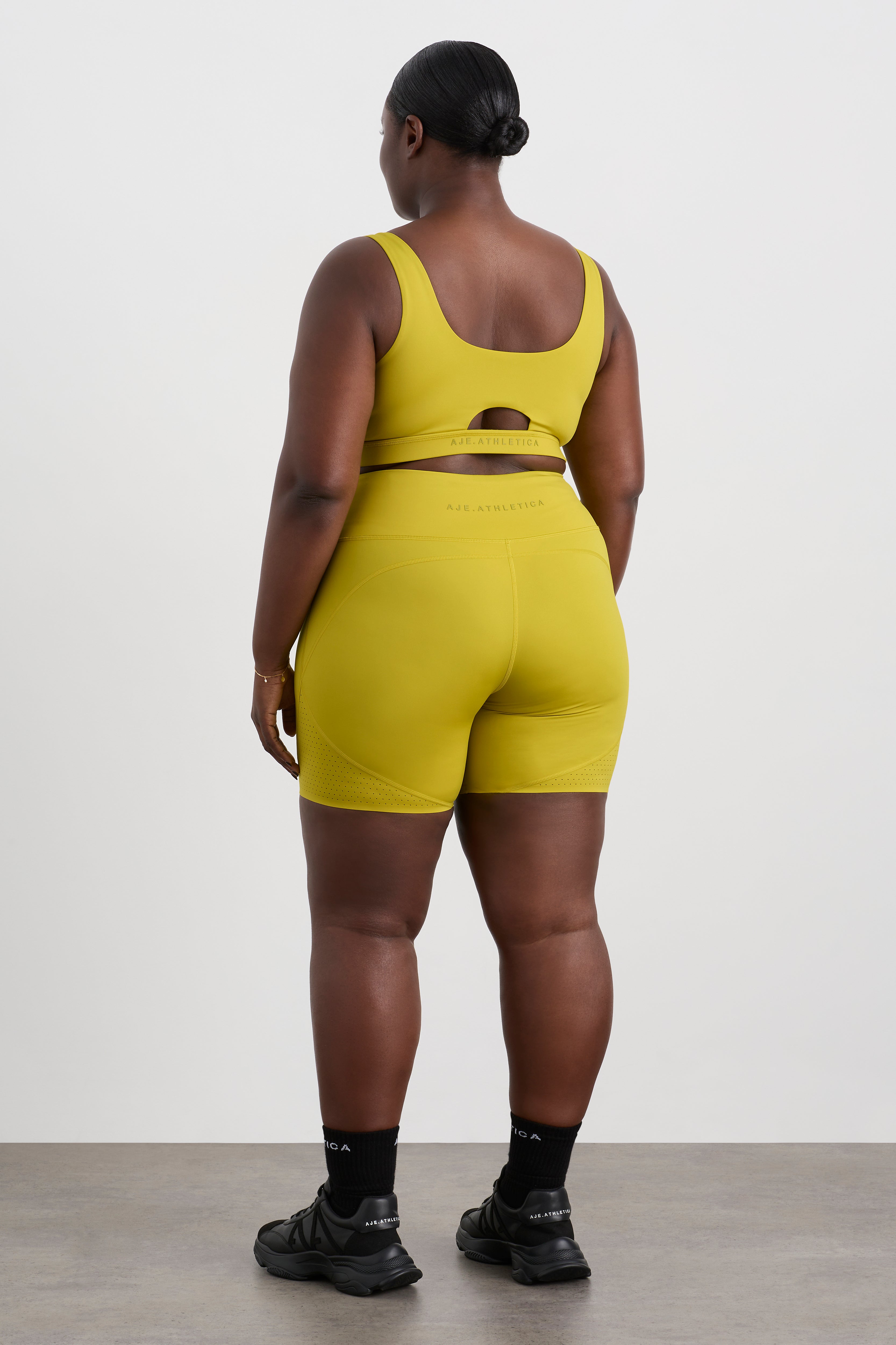 242AA1028_SLR-BLZ_14_1696309481