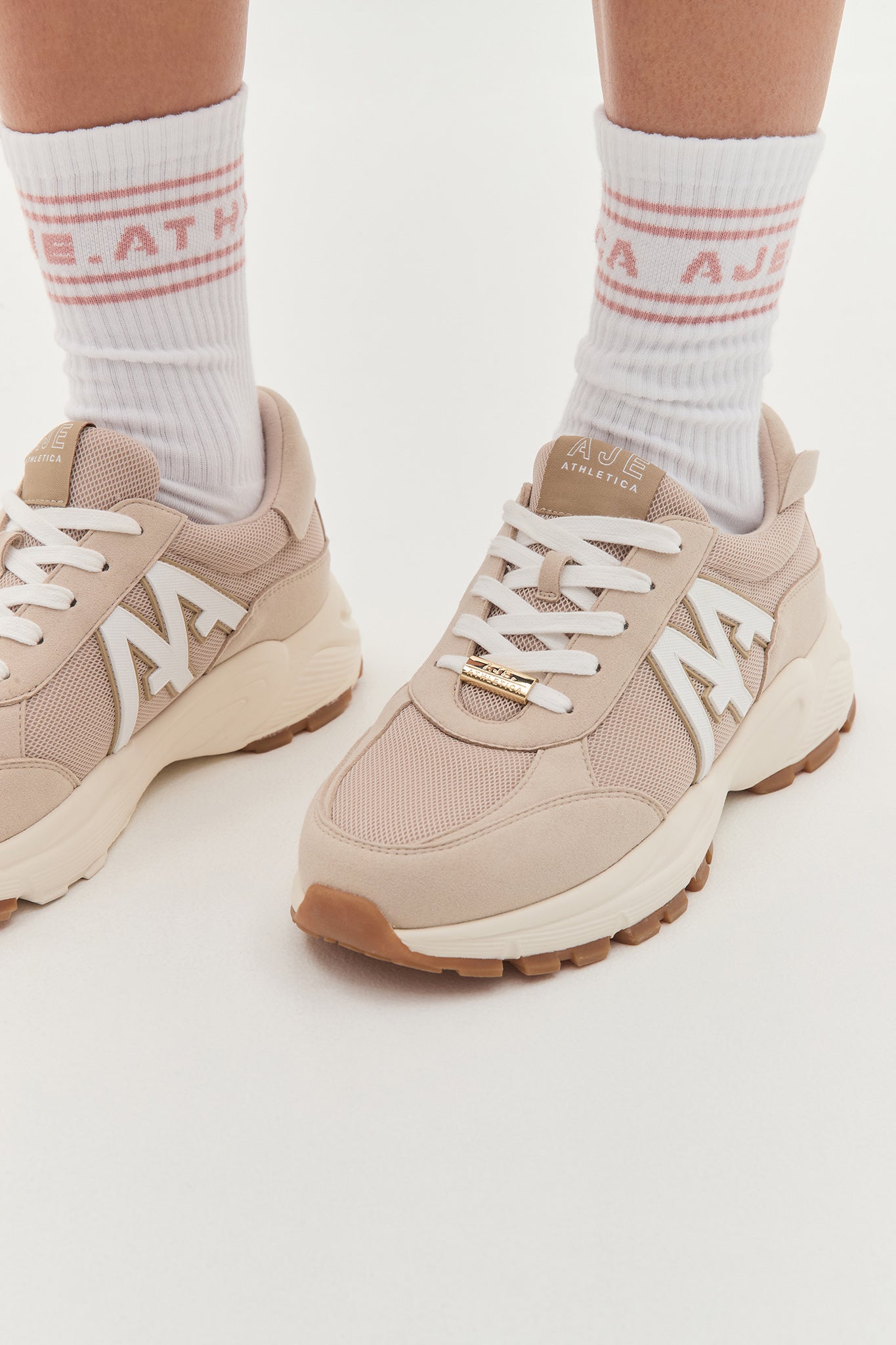 242AA8157_WHT-BLSH_4_1752548307