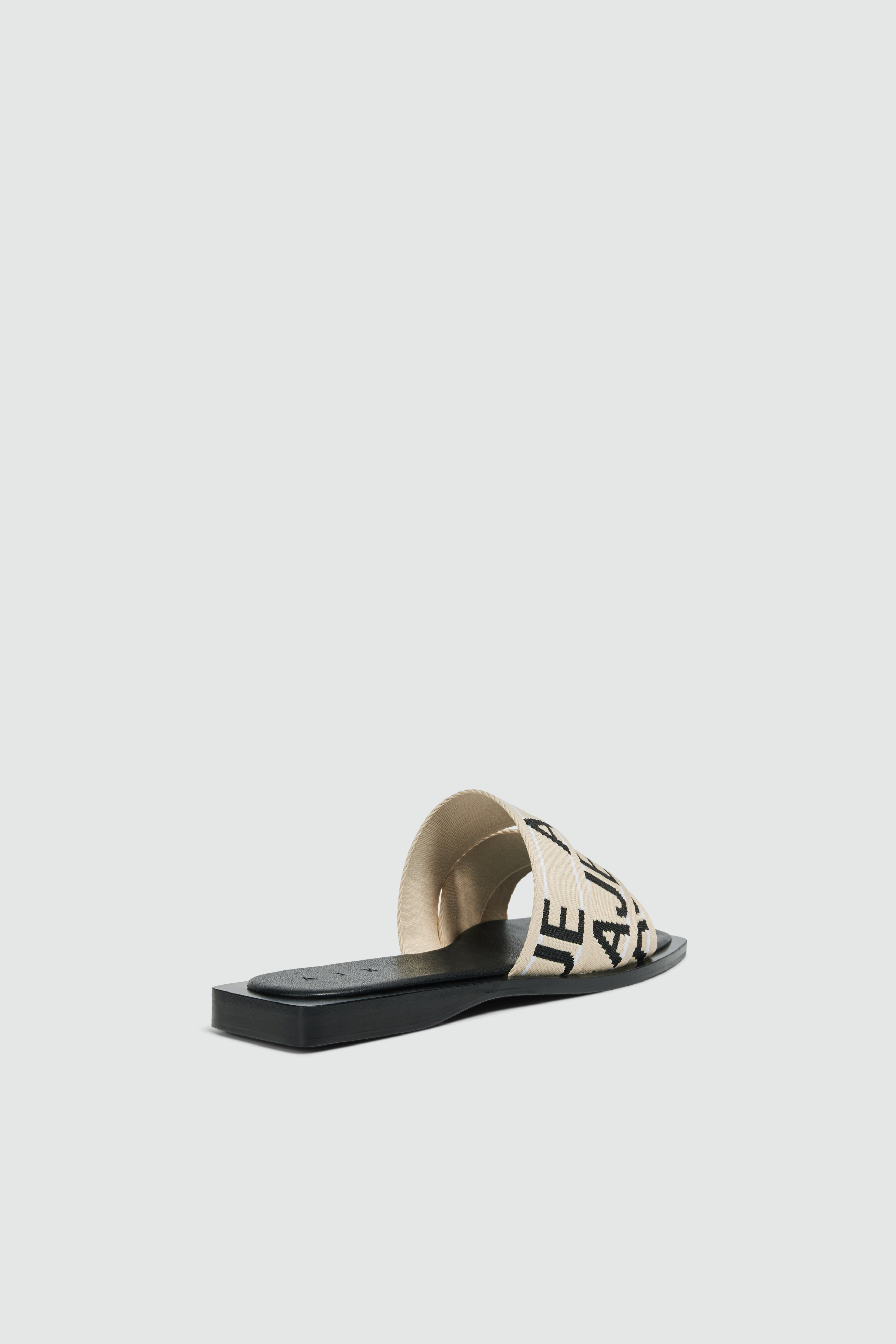 Anais Slide