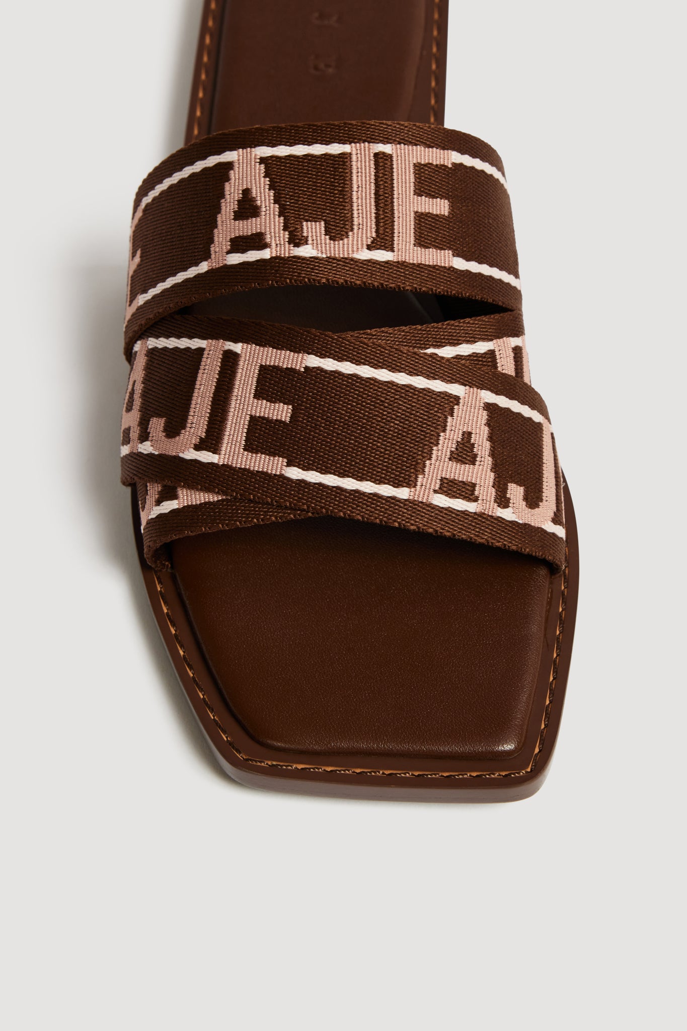 24CO7214_CHOC_5_1759286980