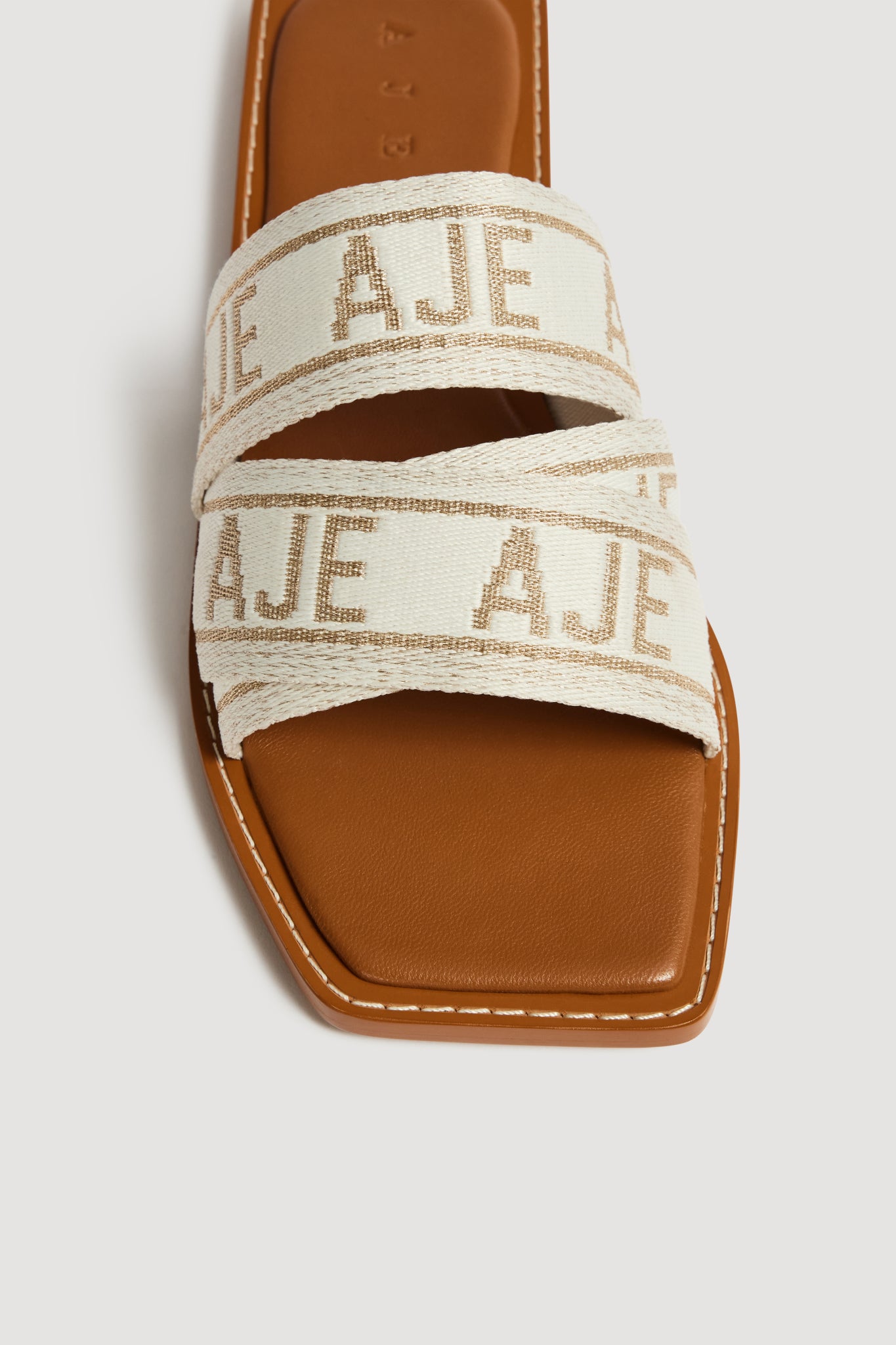 24CO7214_GLD_5_1758714957