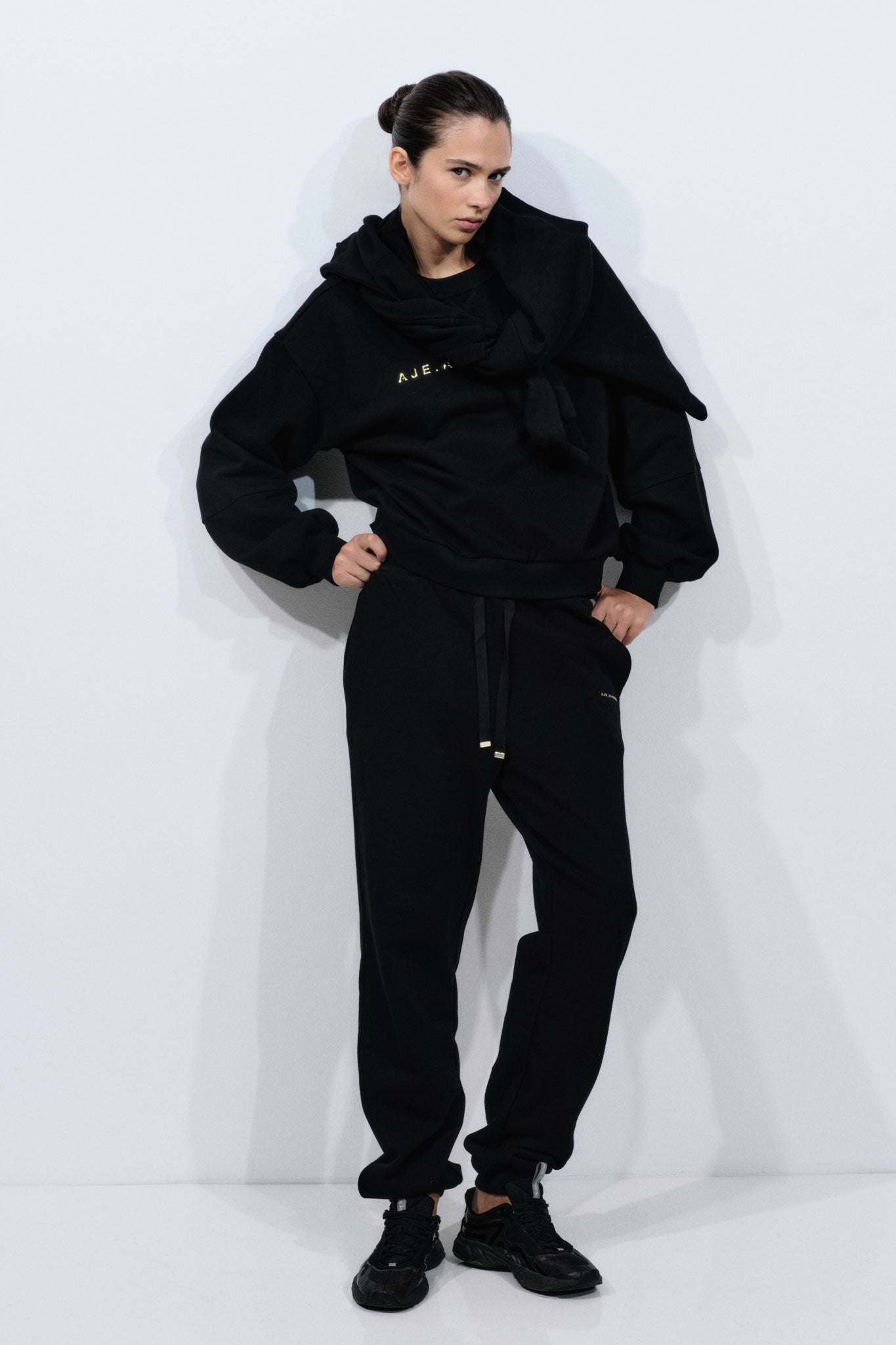 253AA3052_BLK_1_1742856965