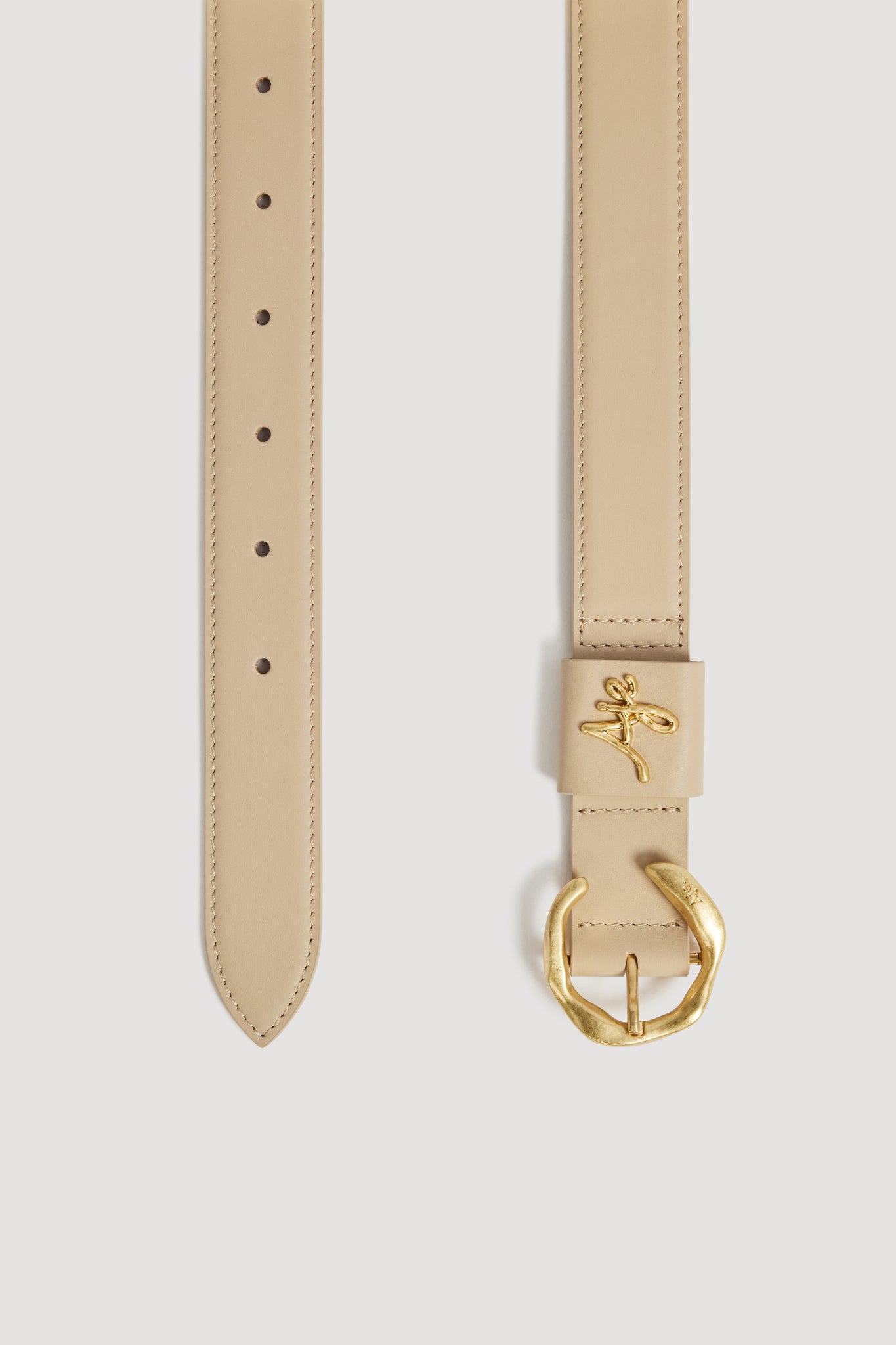 25RE8206_NAT-BG_3_zdbog3_1758789832