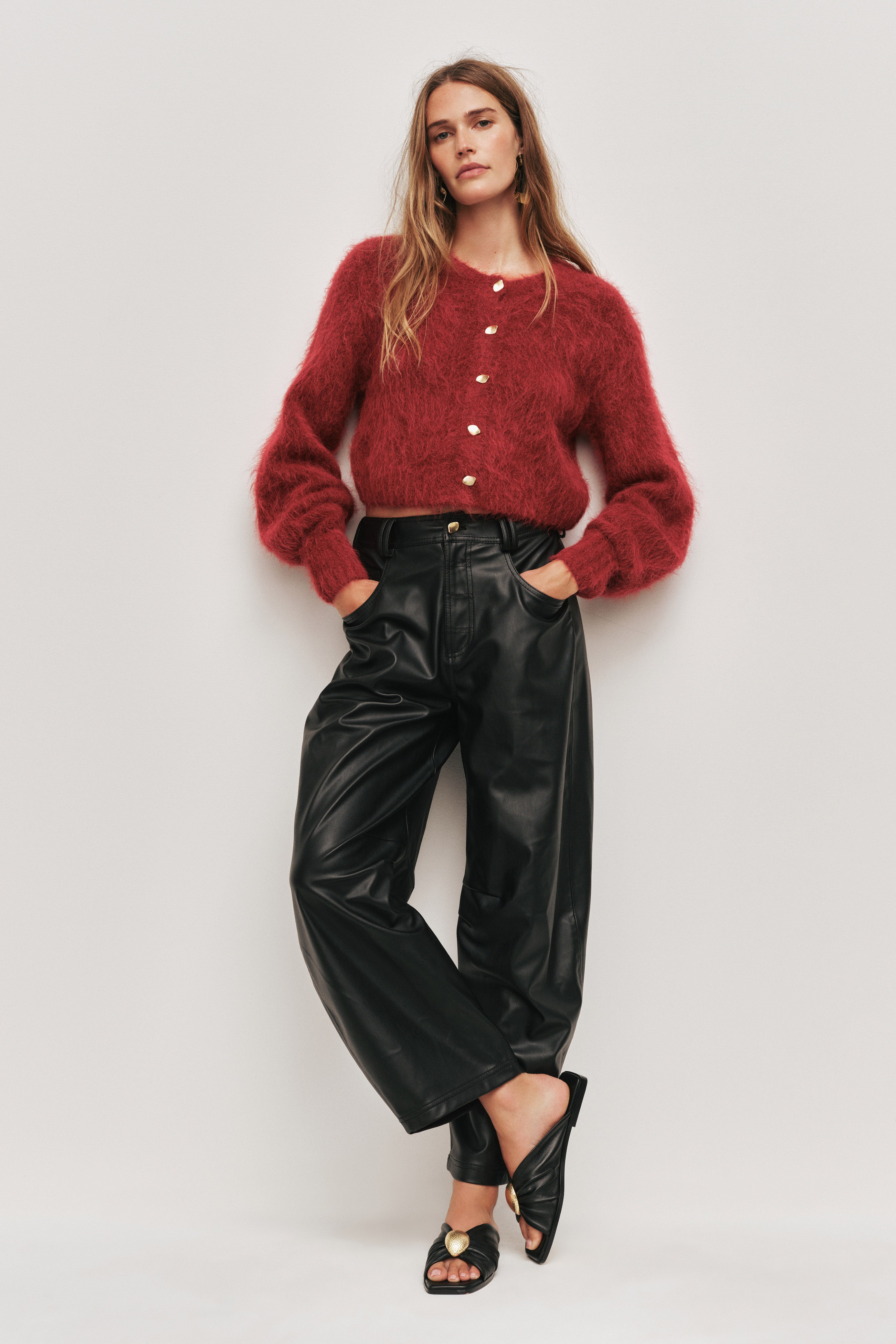 25SU2069_LYCH-RED_1_1759039032