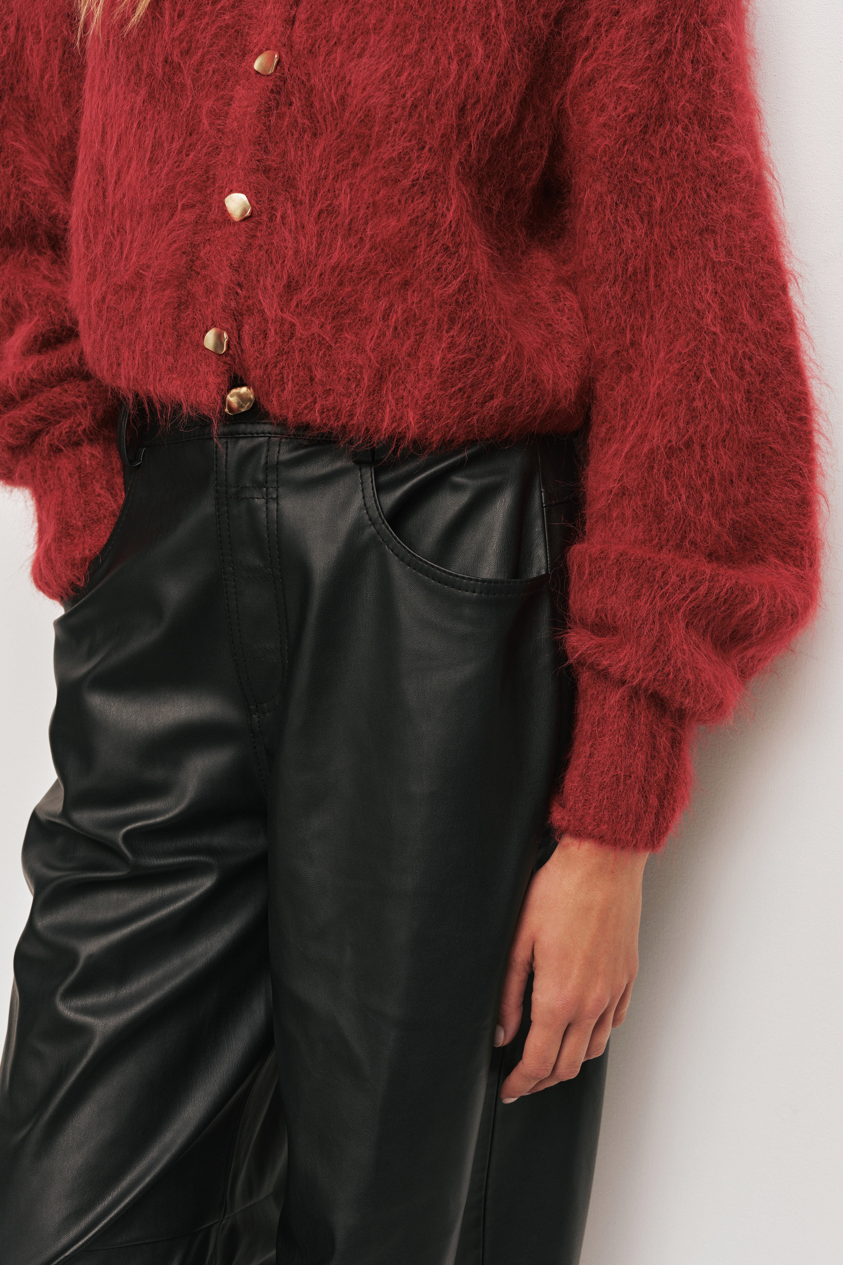 25SU2069_LYCH-RED_4_1759039071