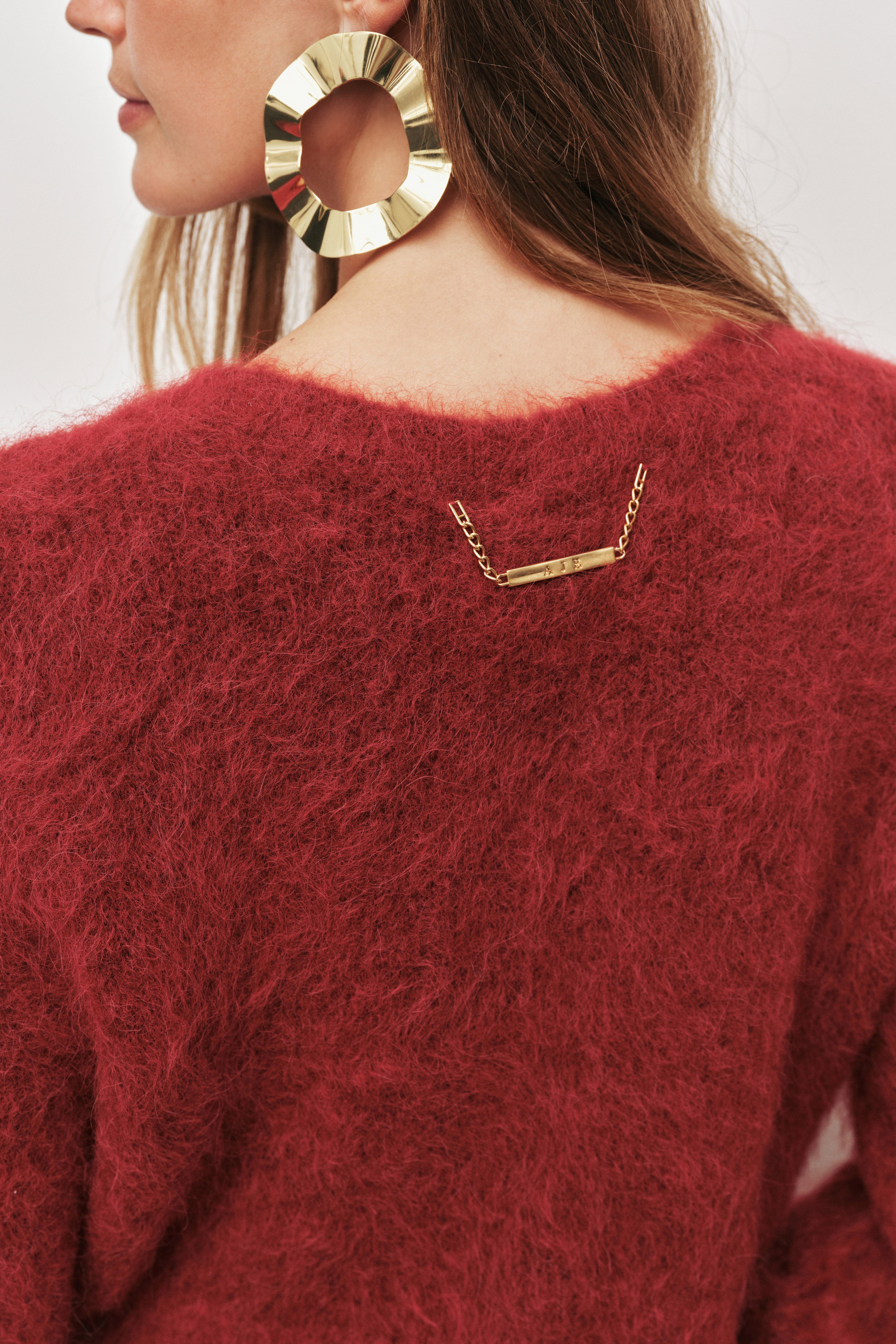 25SU2069_LYCH-RED_6_1759039061