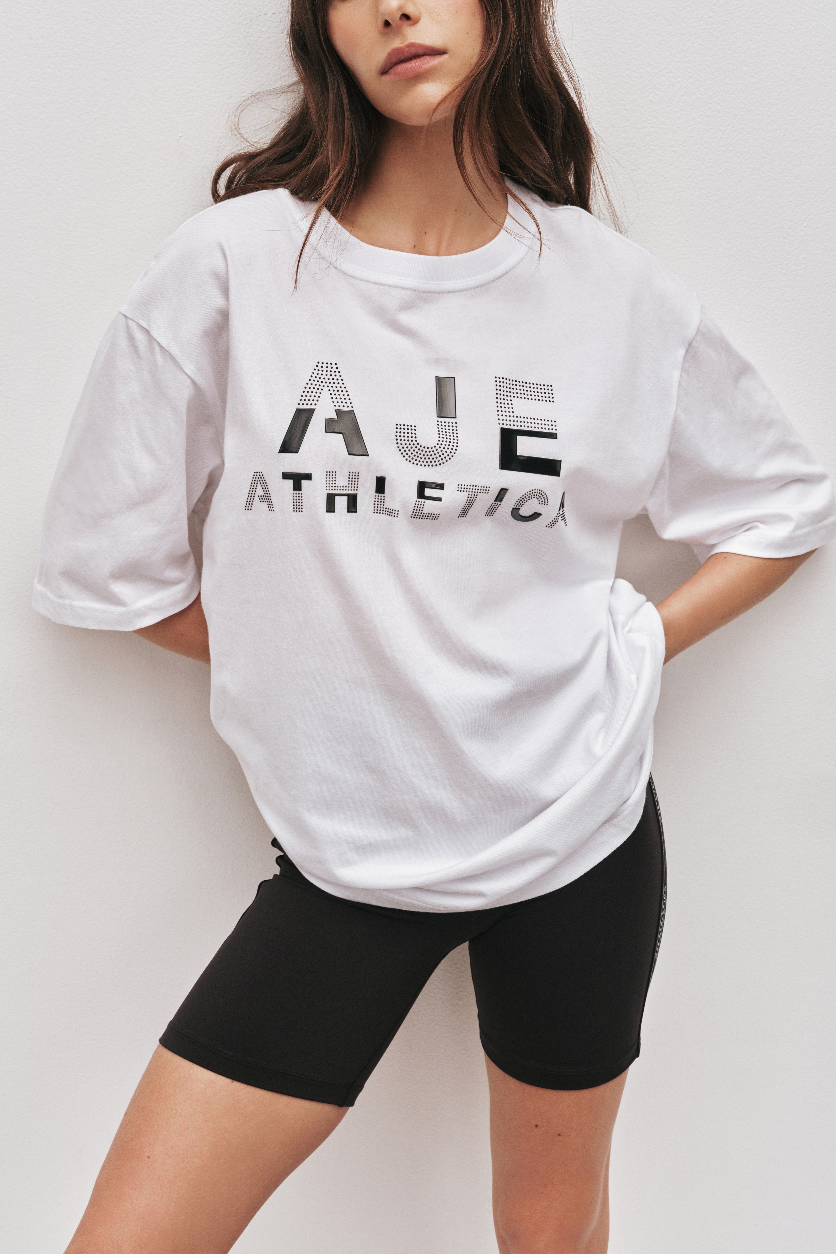 261AA1053_WHT_3_1756811430