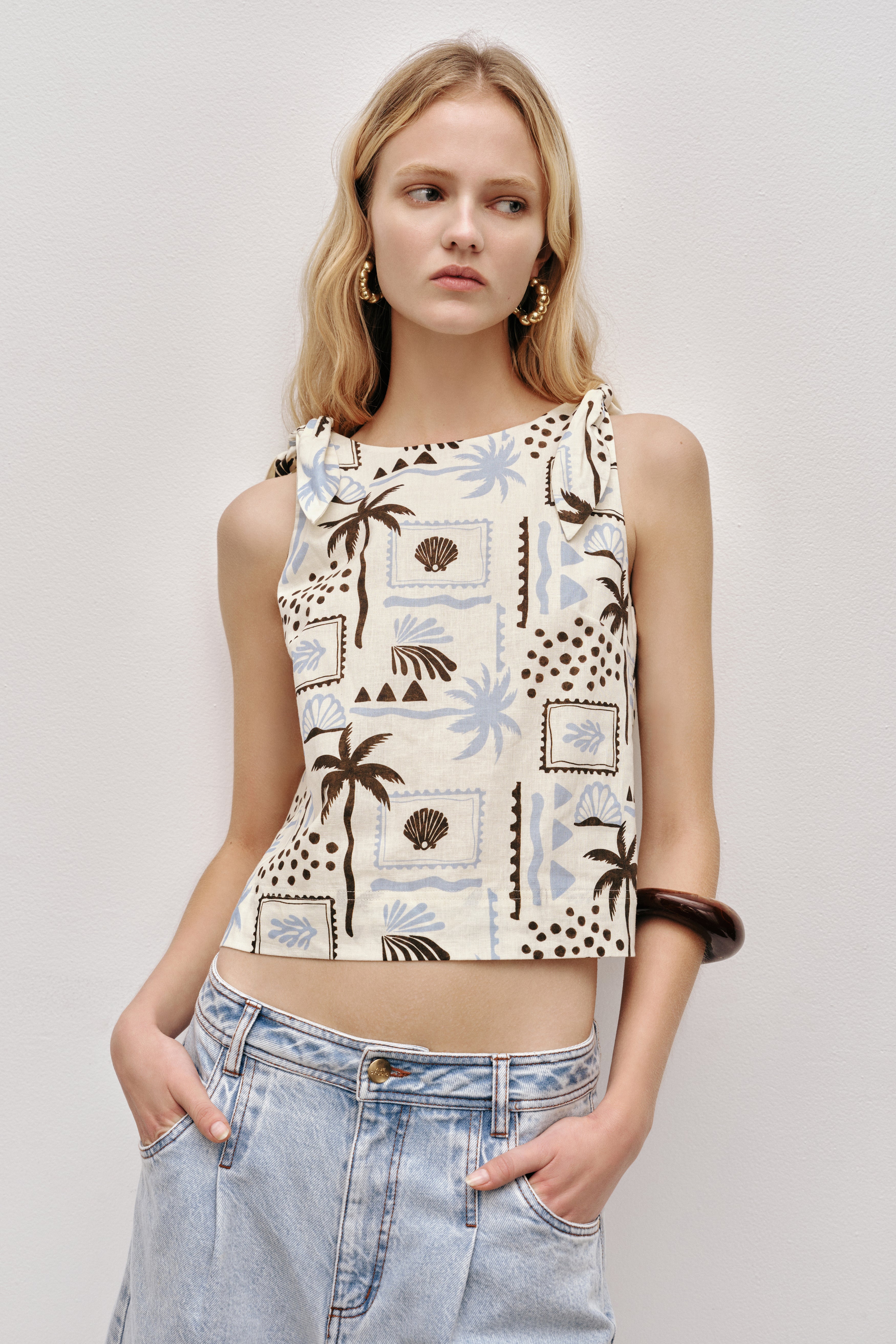 261AS1013_POSTCARD_3_1756892135