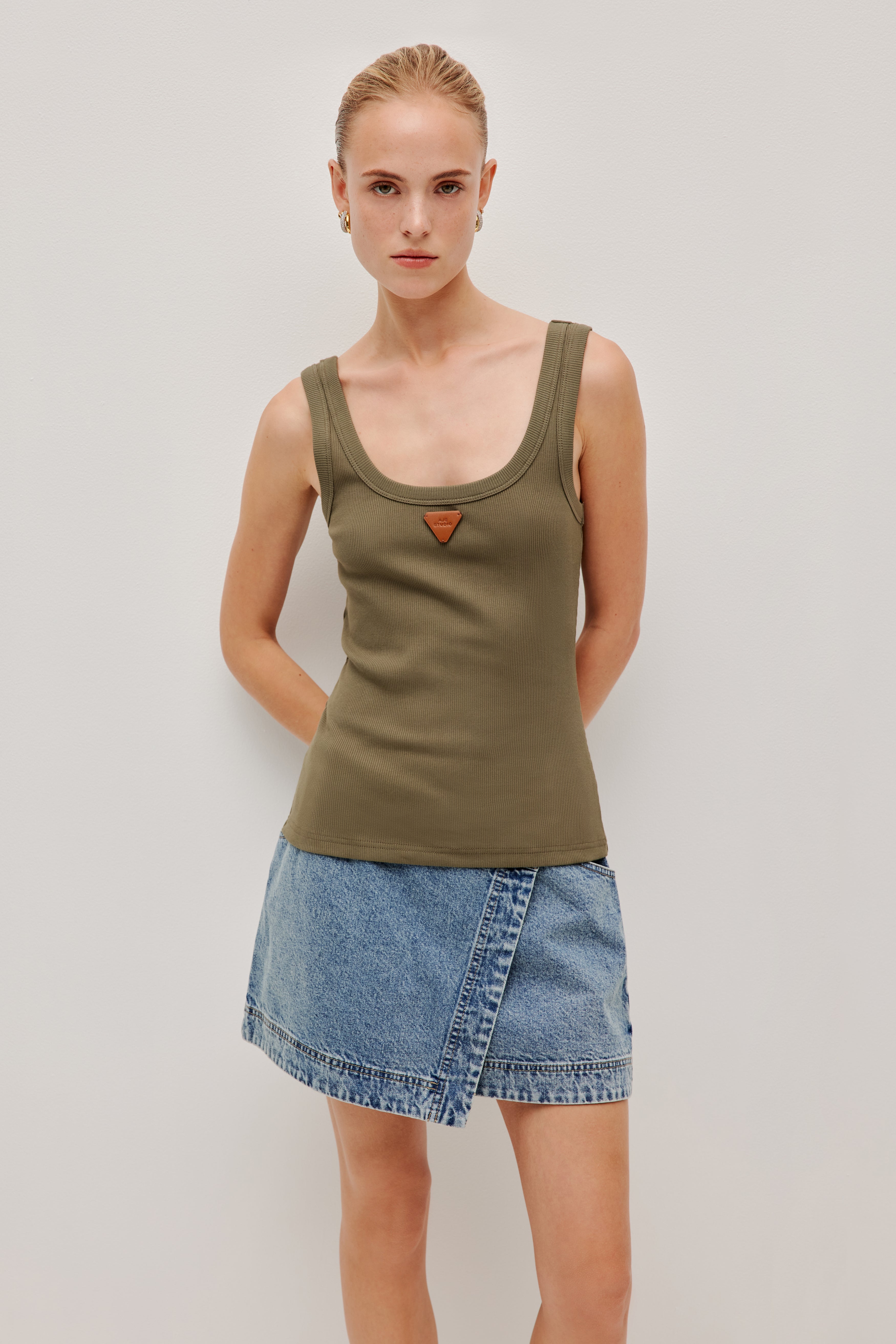 261AS1049_OLV_4_1767066419