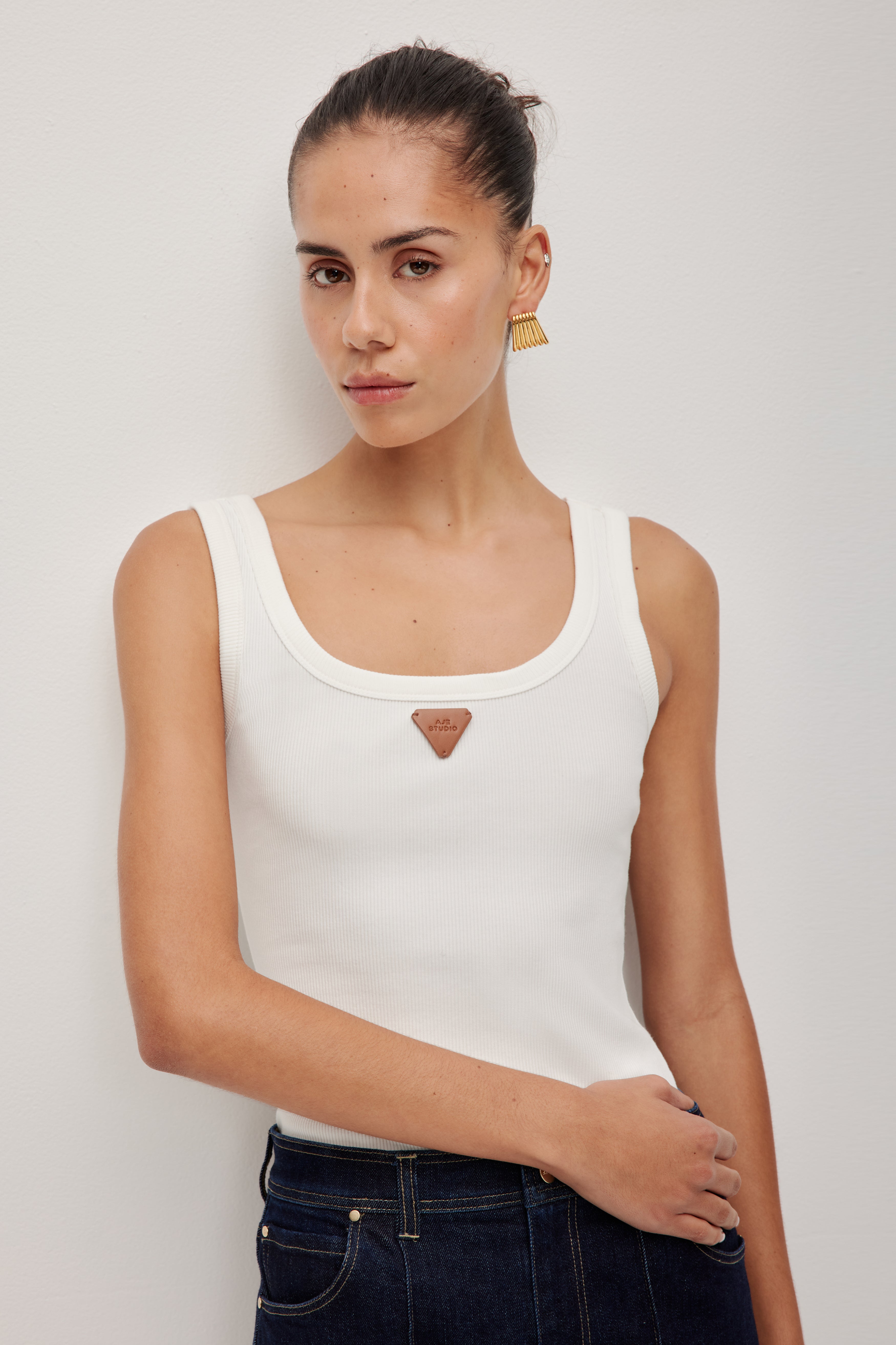 261AS1049_WHT_3_1771293760