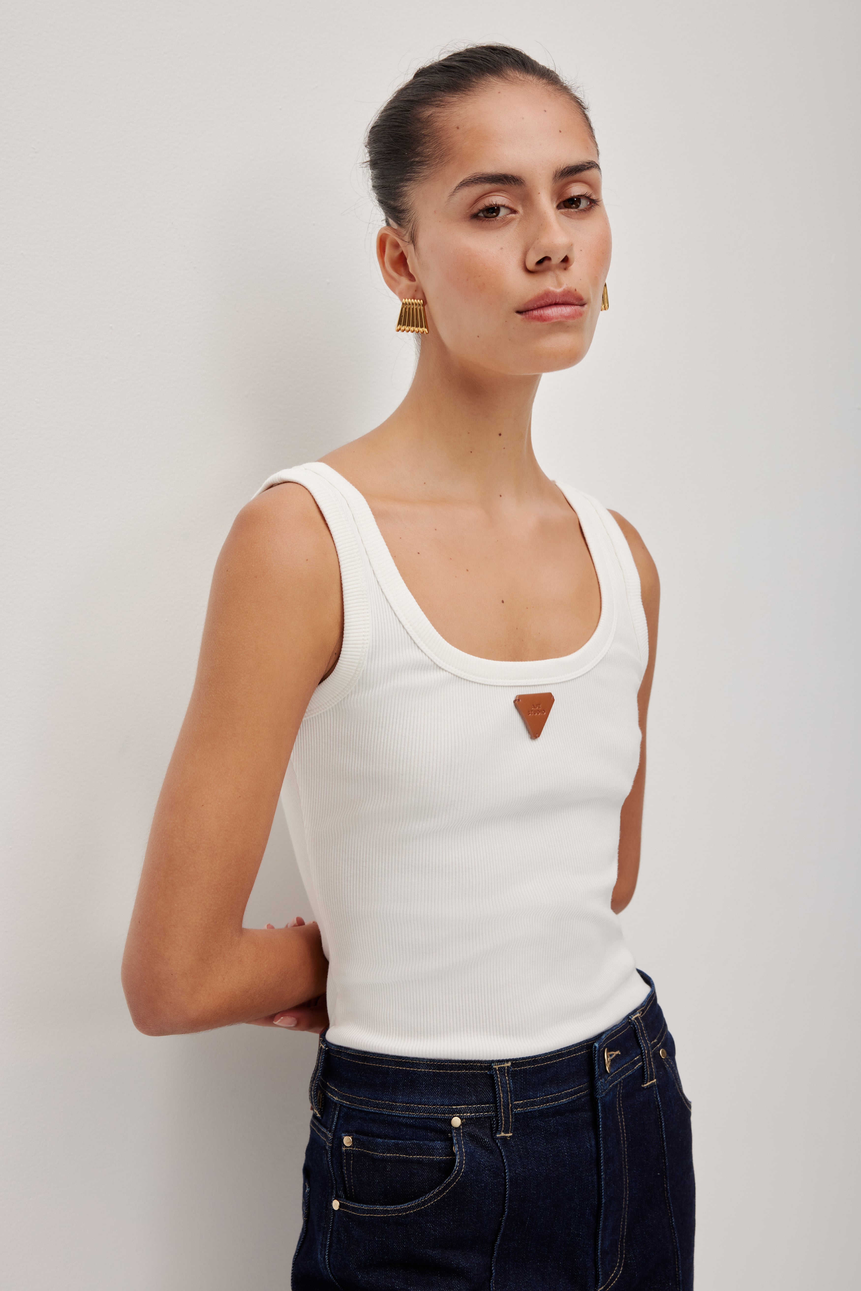 261AS1049_WHT_6_1771293750