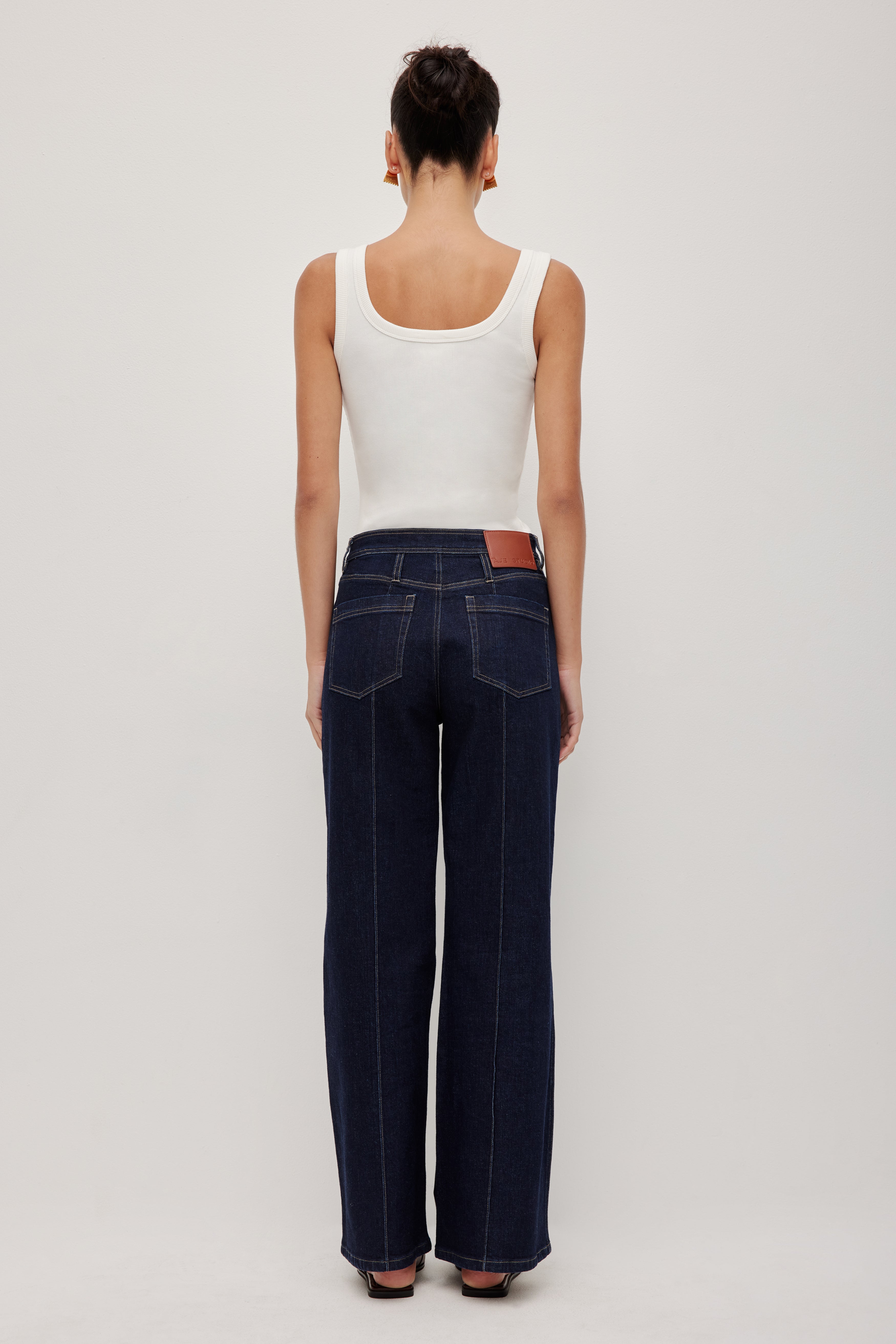 261AS1049_WHT_7_1771293780