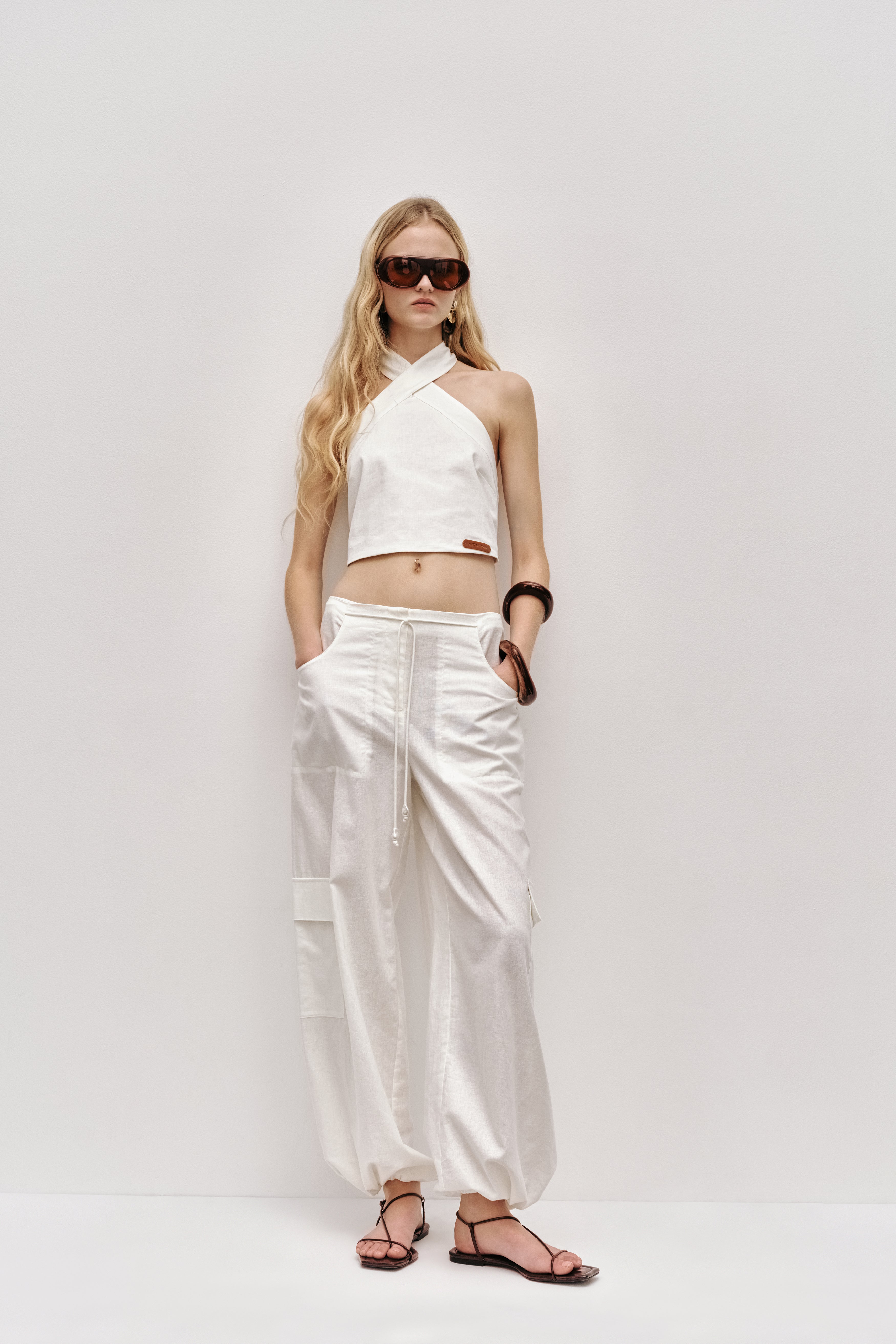 261AS1052_WHT_1_1756926419