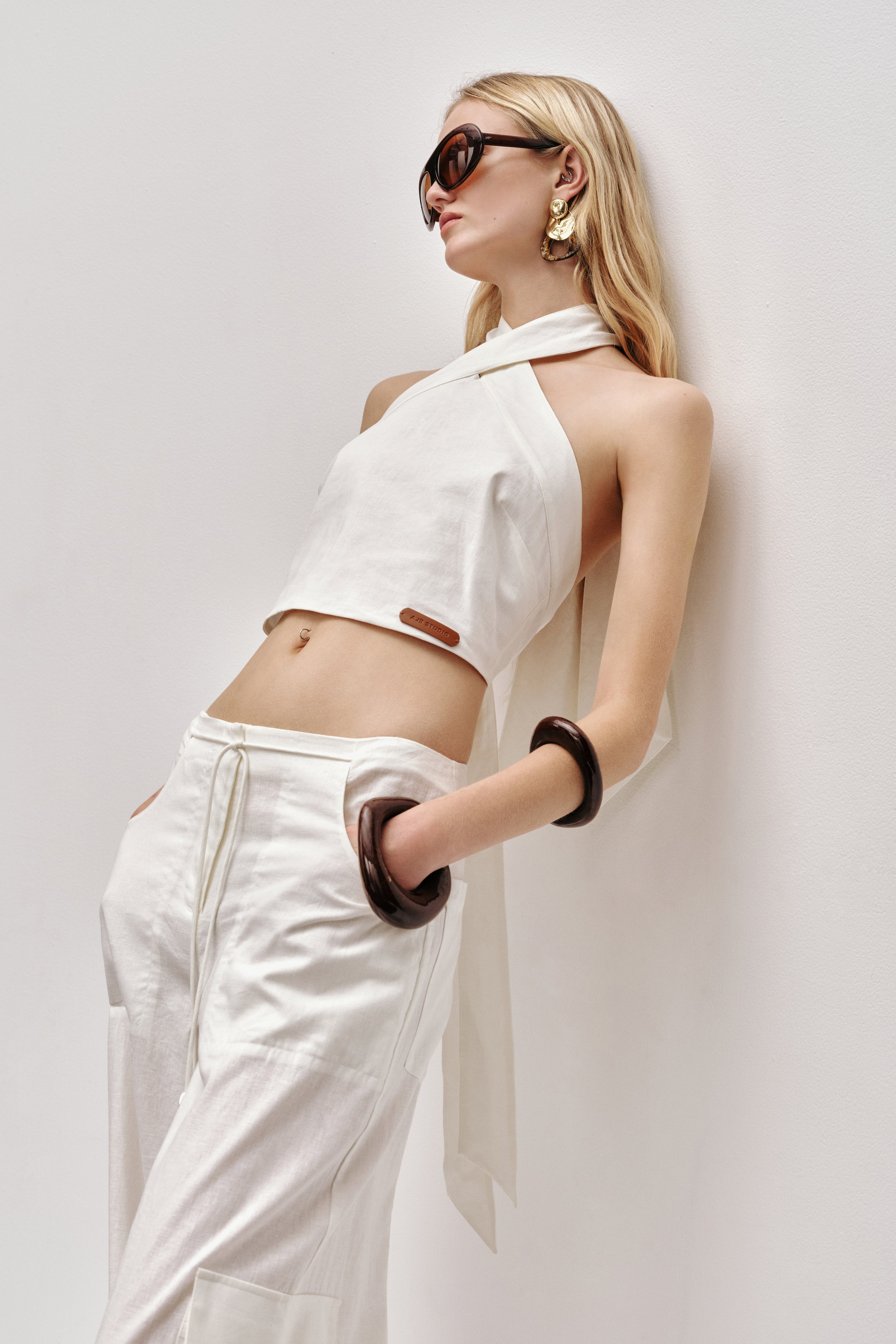 261AS1052_WHT_4_1756893065