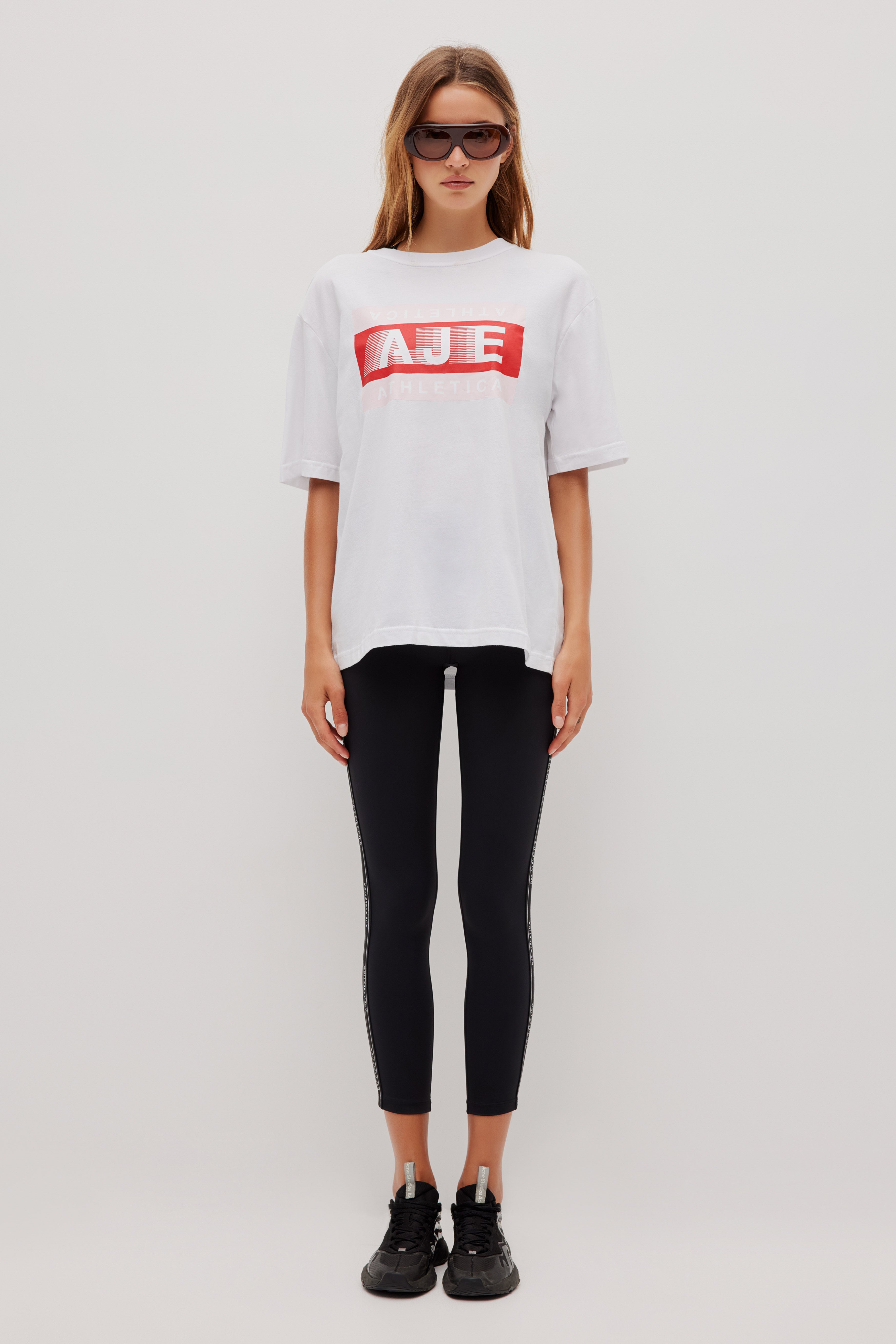Swift Contrast Logo Tee 102