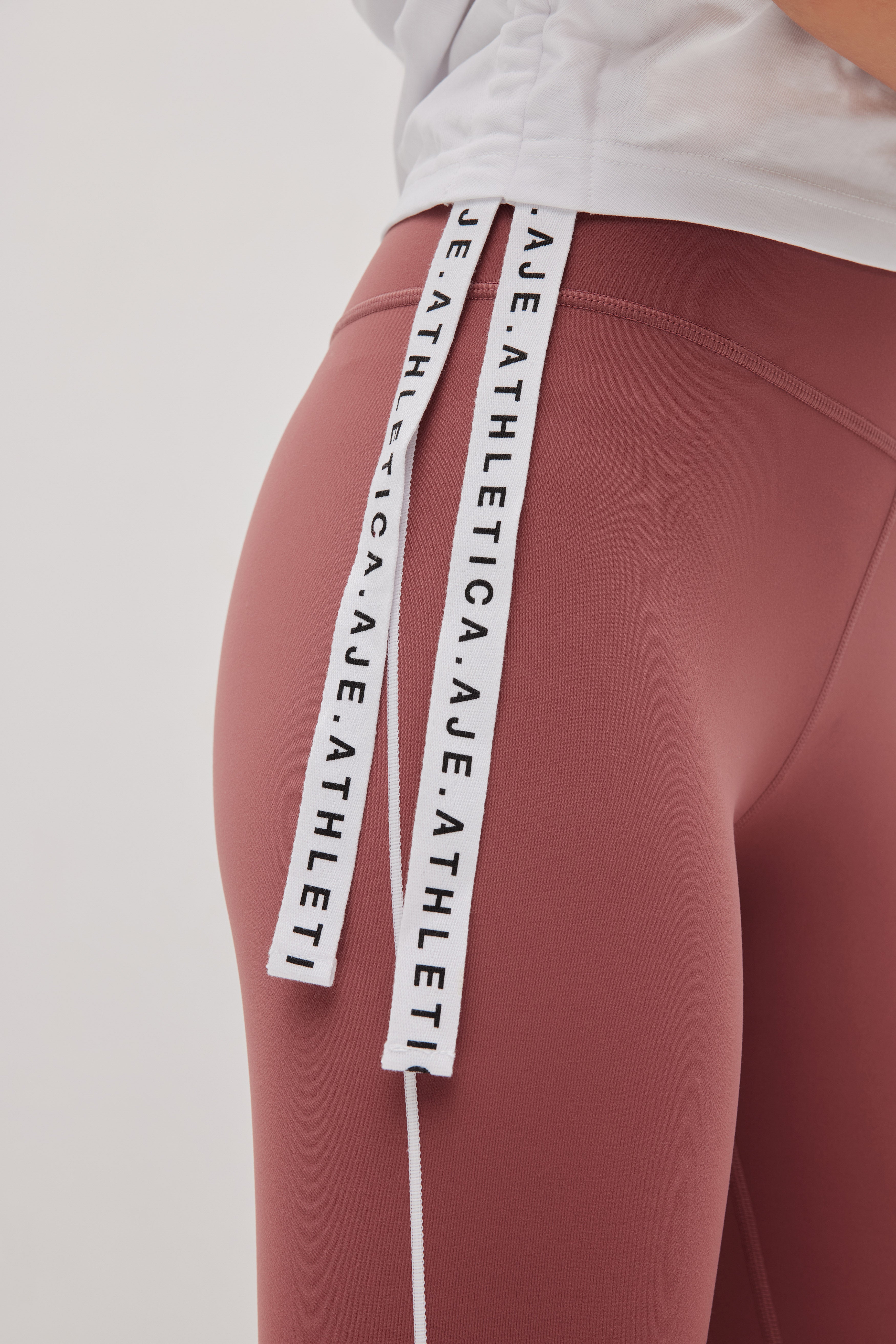 262AA1036_WHT_4_1764540510