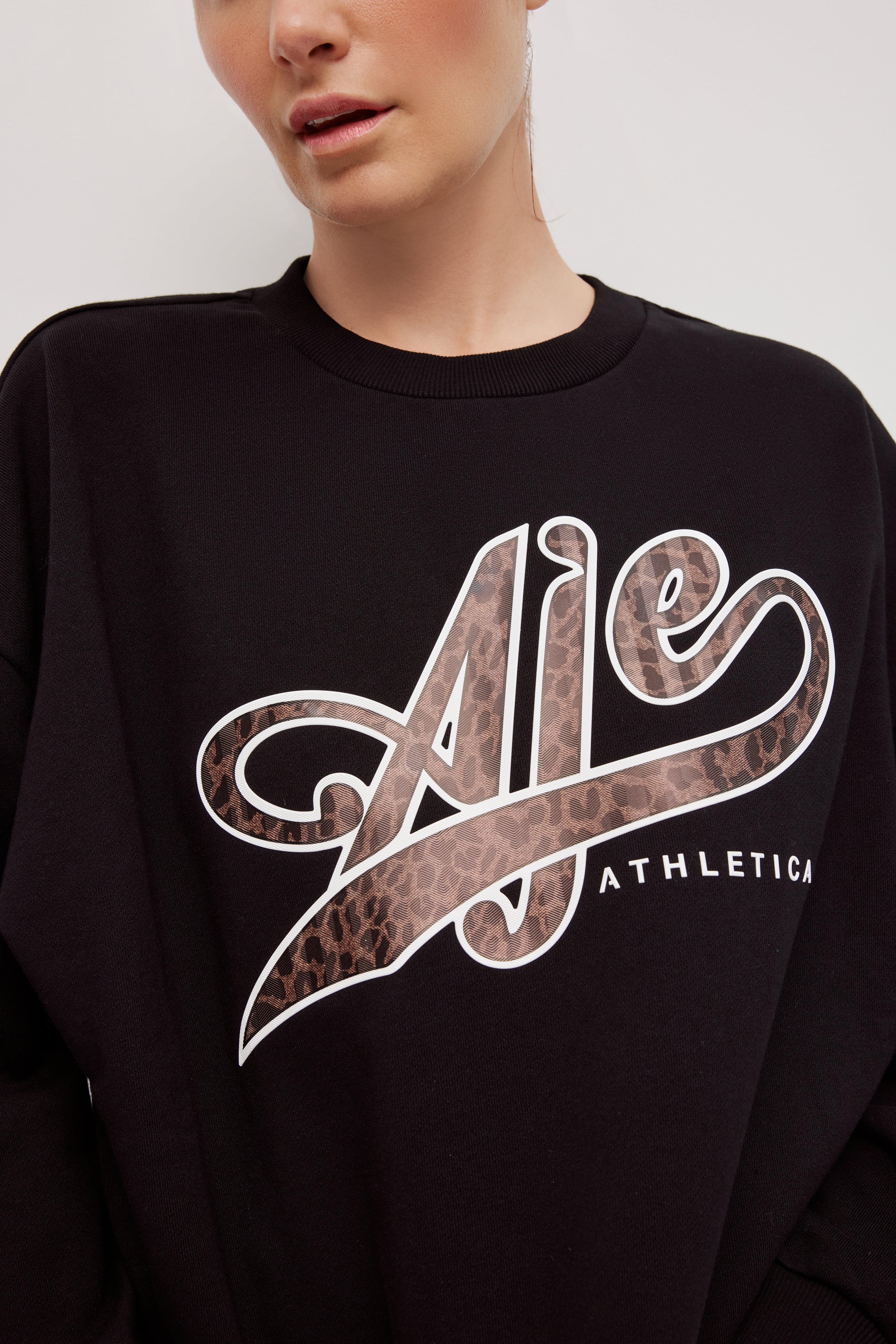 262AA1041_BLK_5_1760059987