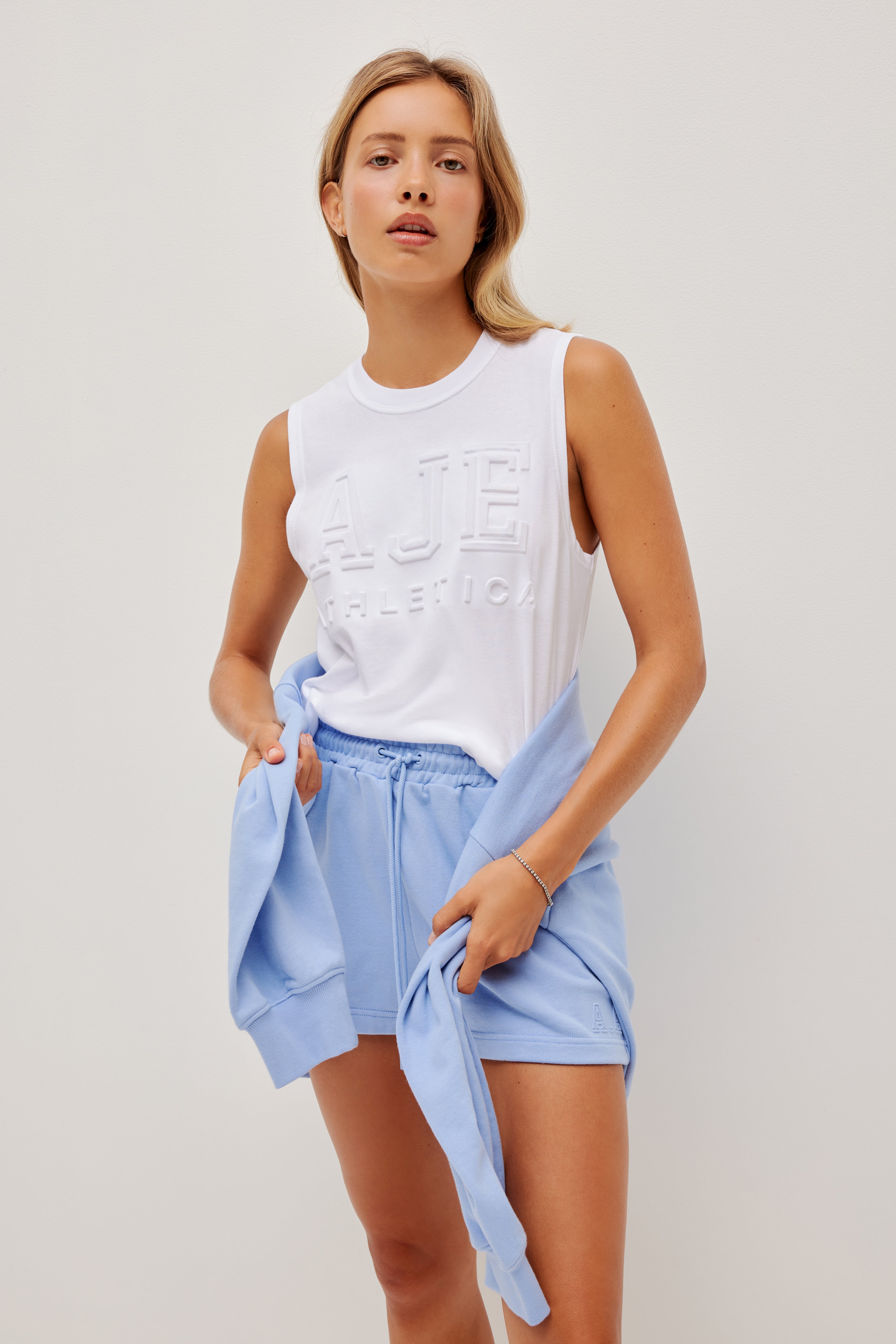 263AA1034_WHT_10_1767094377