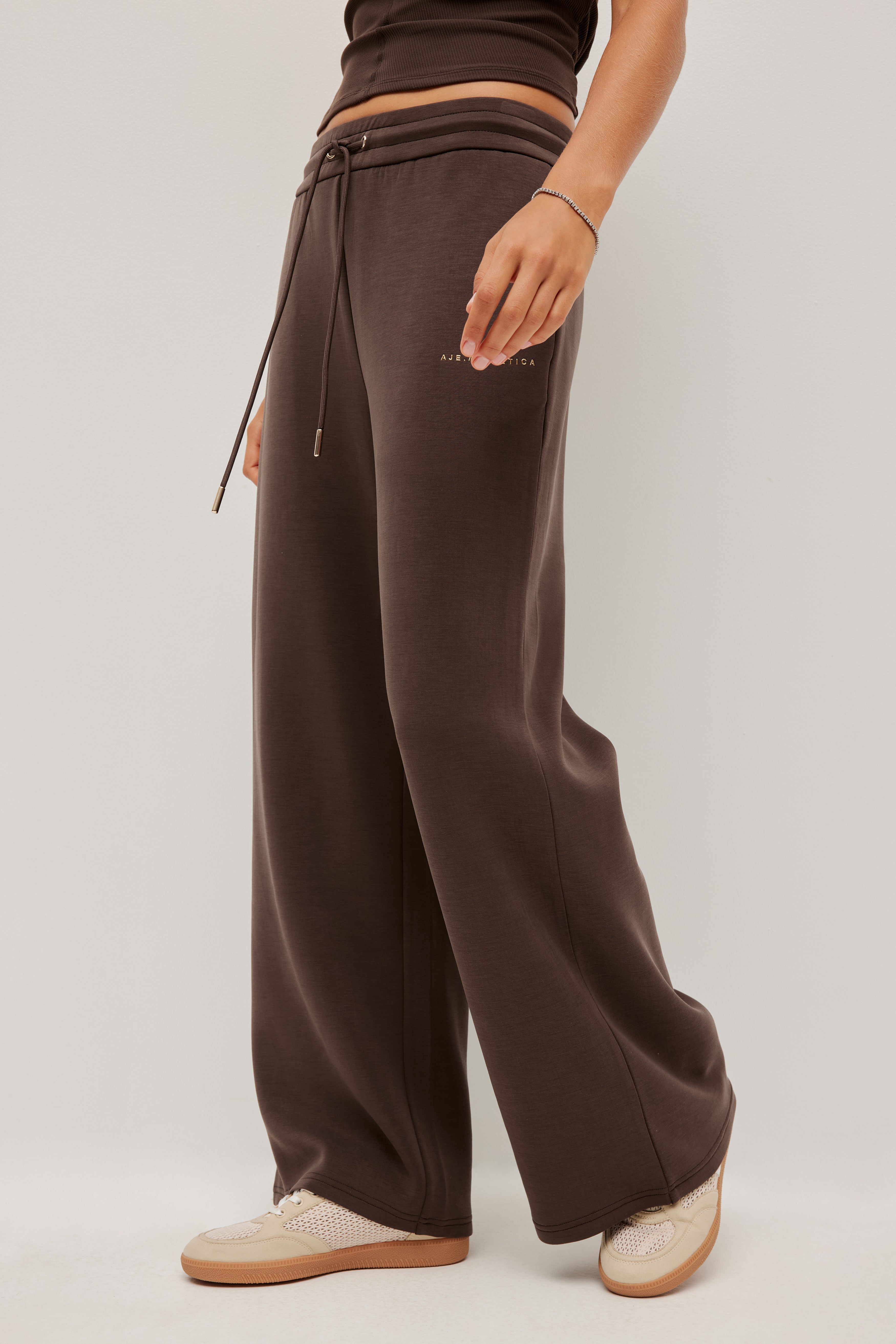 263AA3021_CHOC_8_1768970095