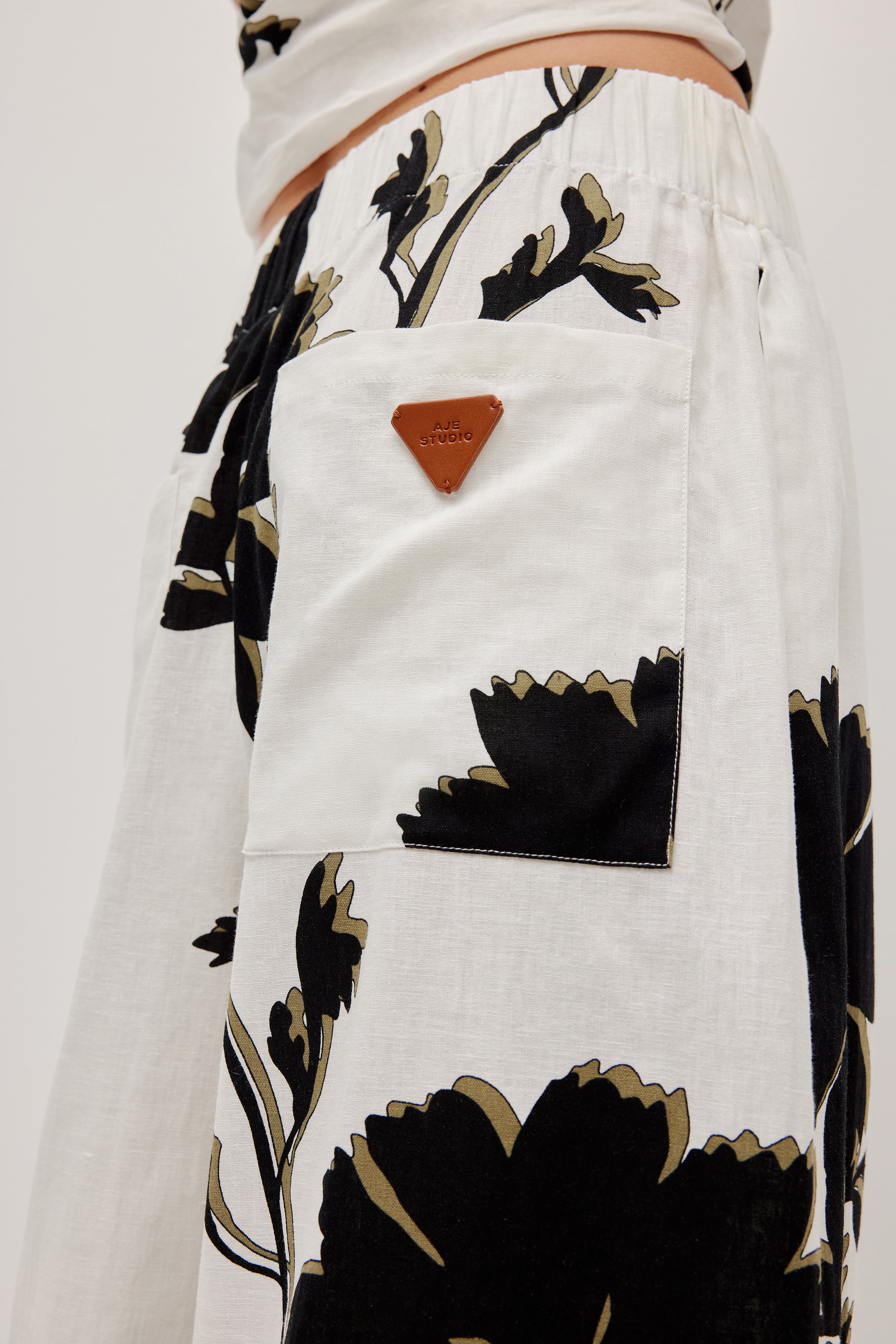 263AS3017_BLMNA_4_1767064872