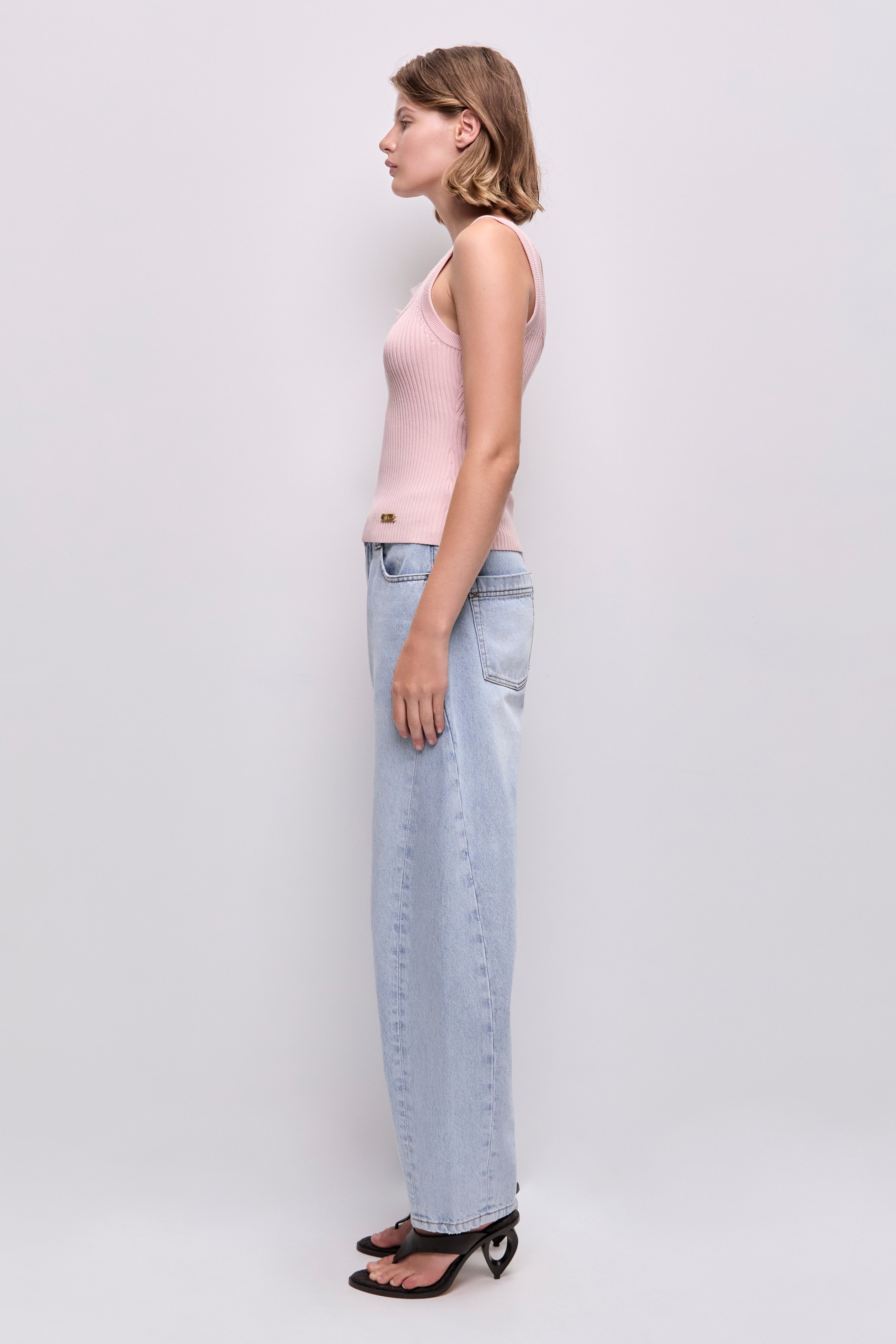 26PF1560_TA-BL_6_1773876459