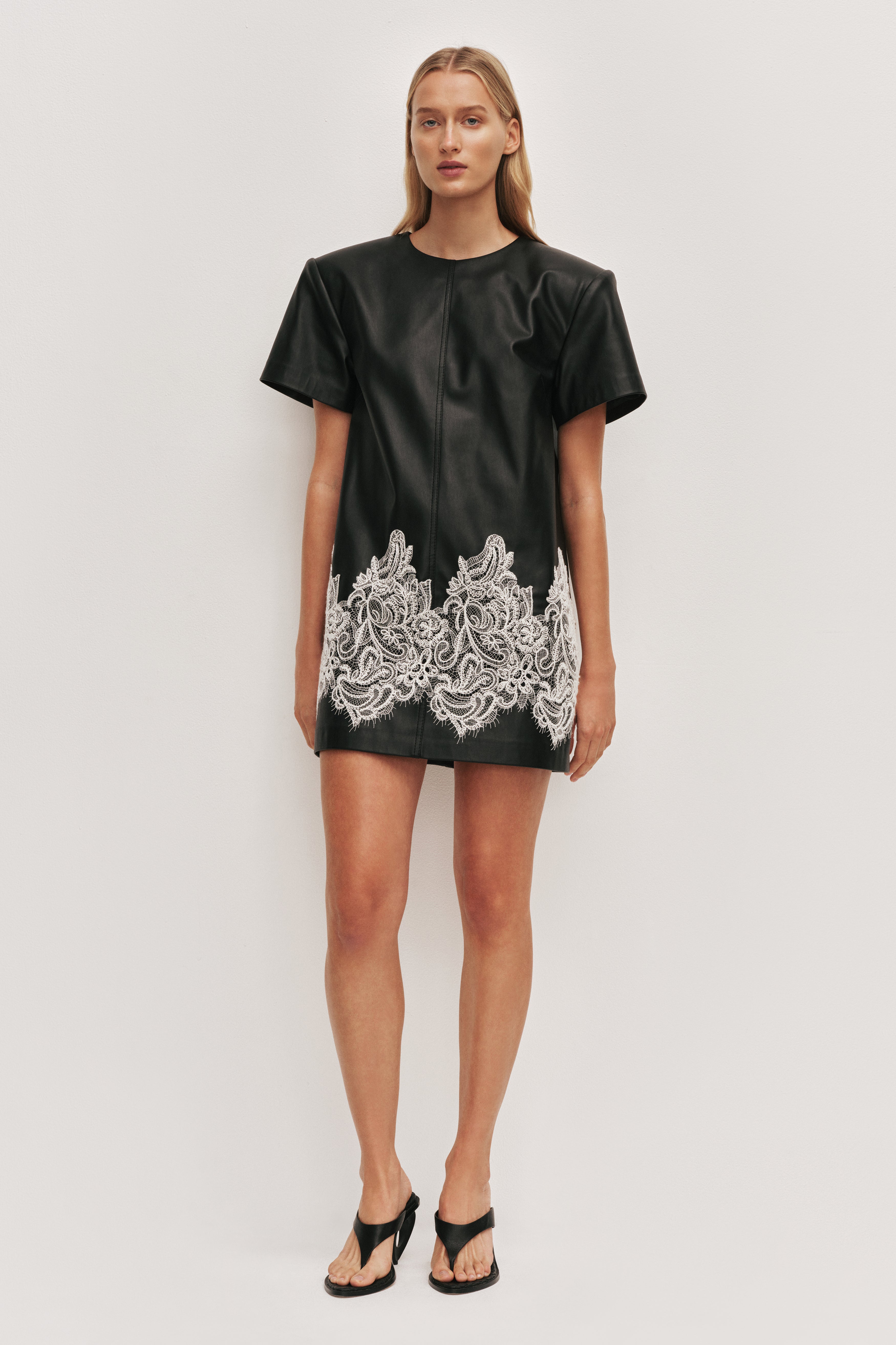 26PF5812_BLK-IVRY_1_1779950337
