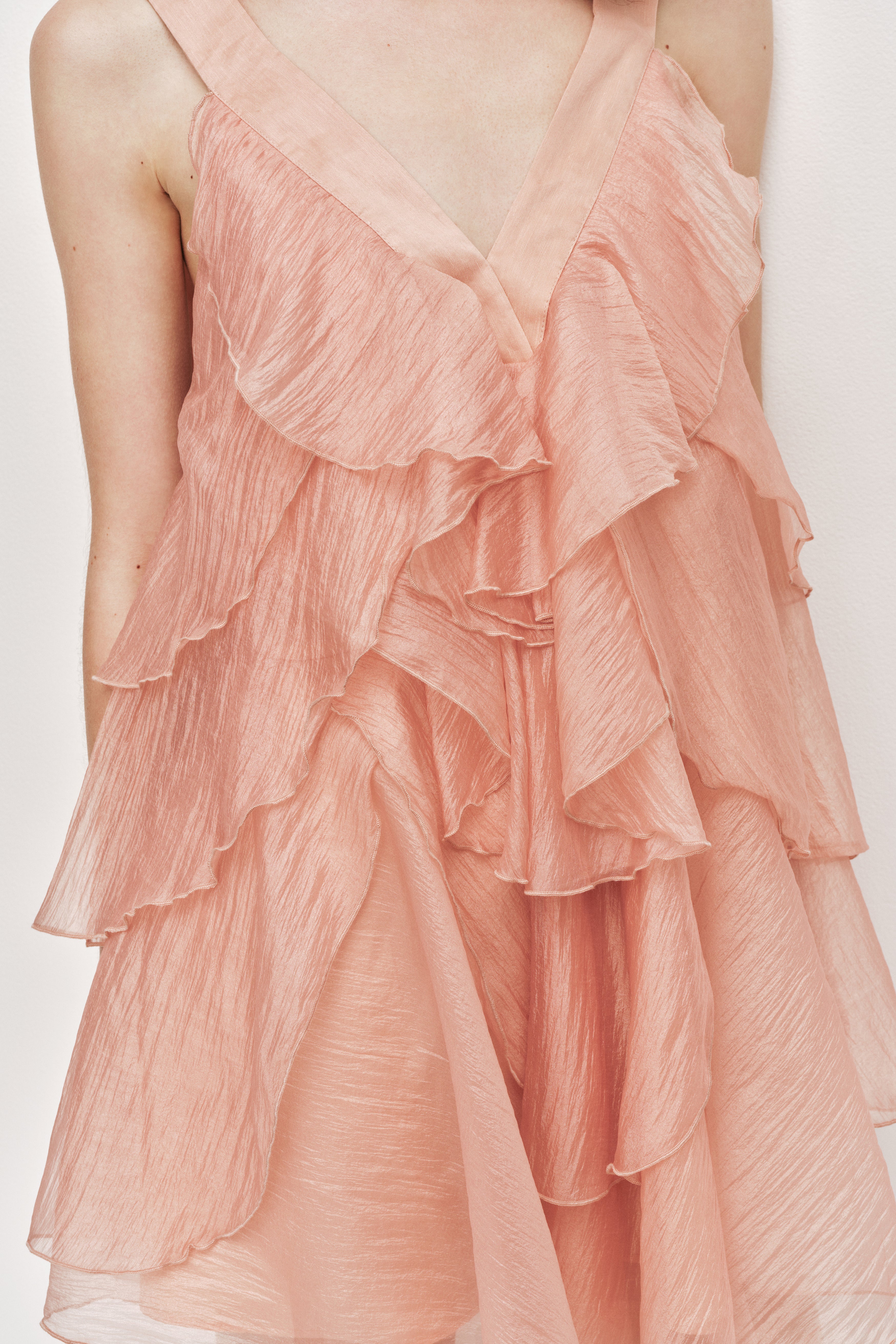 26PF5844_STN-ROSE_4_1777530110