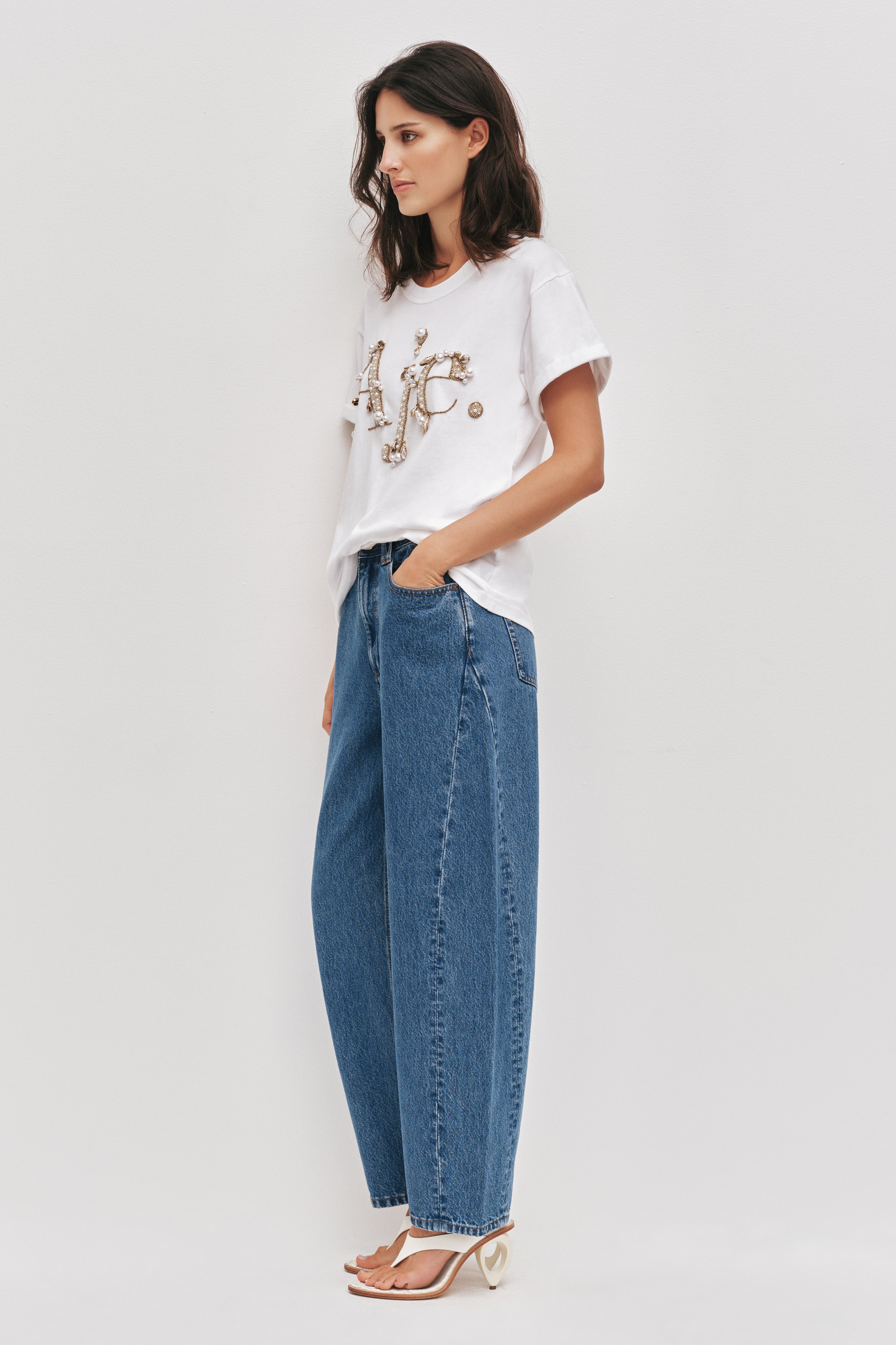 26RE1056_WHT-GLD_5_1762835553