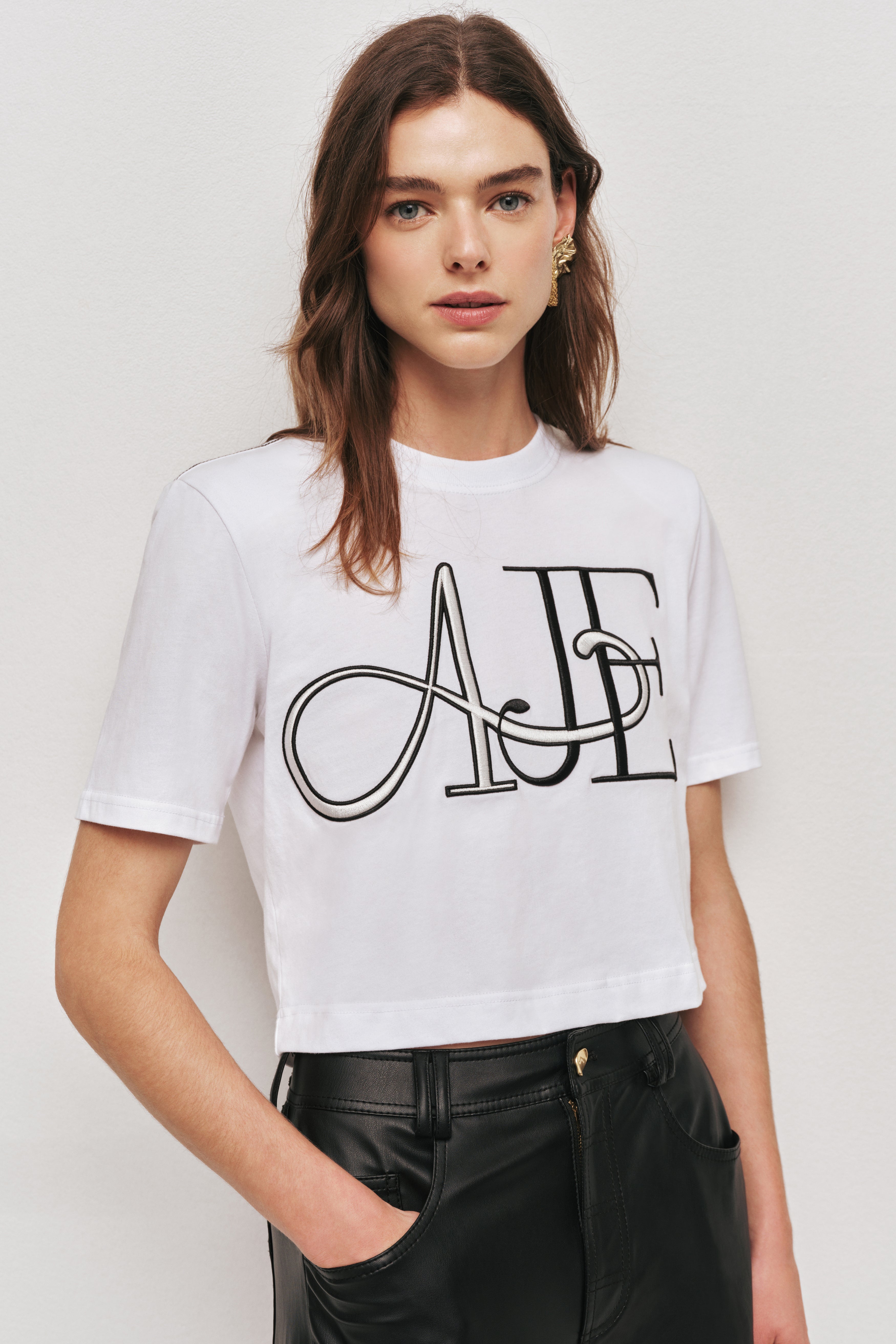 26RE1067_WHT-BLK_3_1761514080