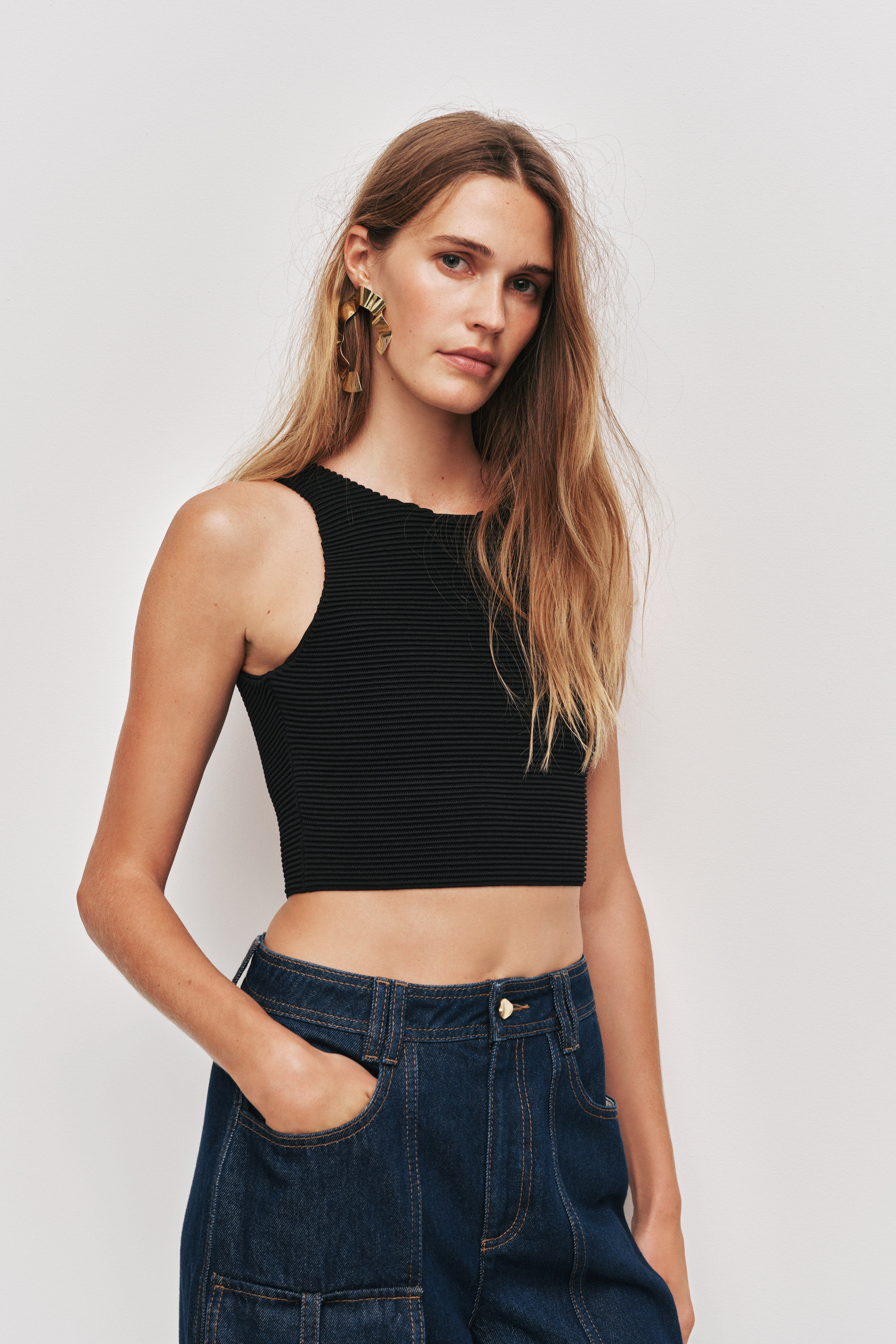 26RE1118_BLK_5_1759032419