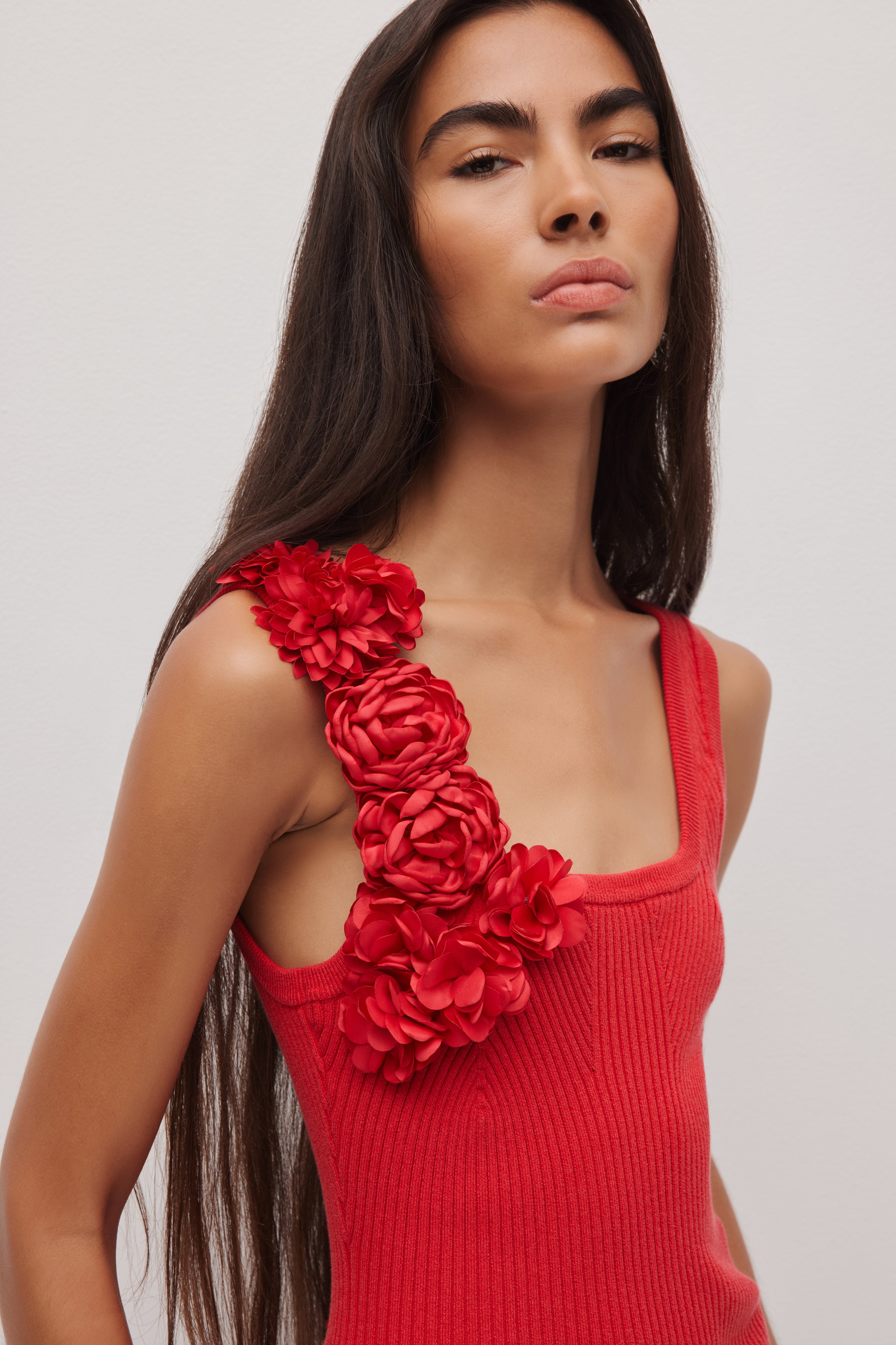 26RE1201_SCAR-RED_3_1764198121