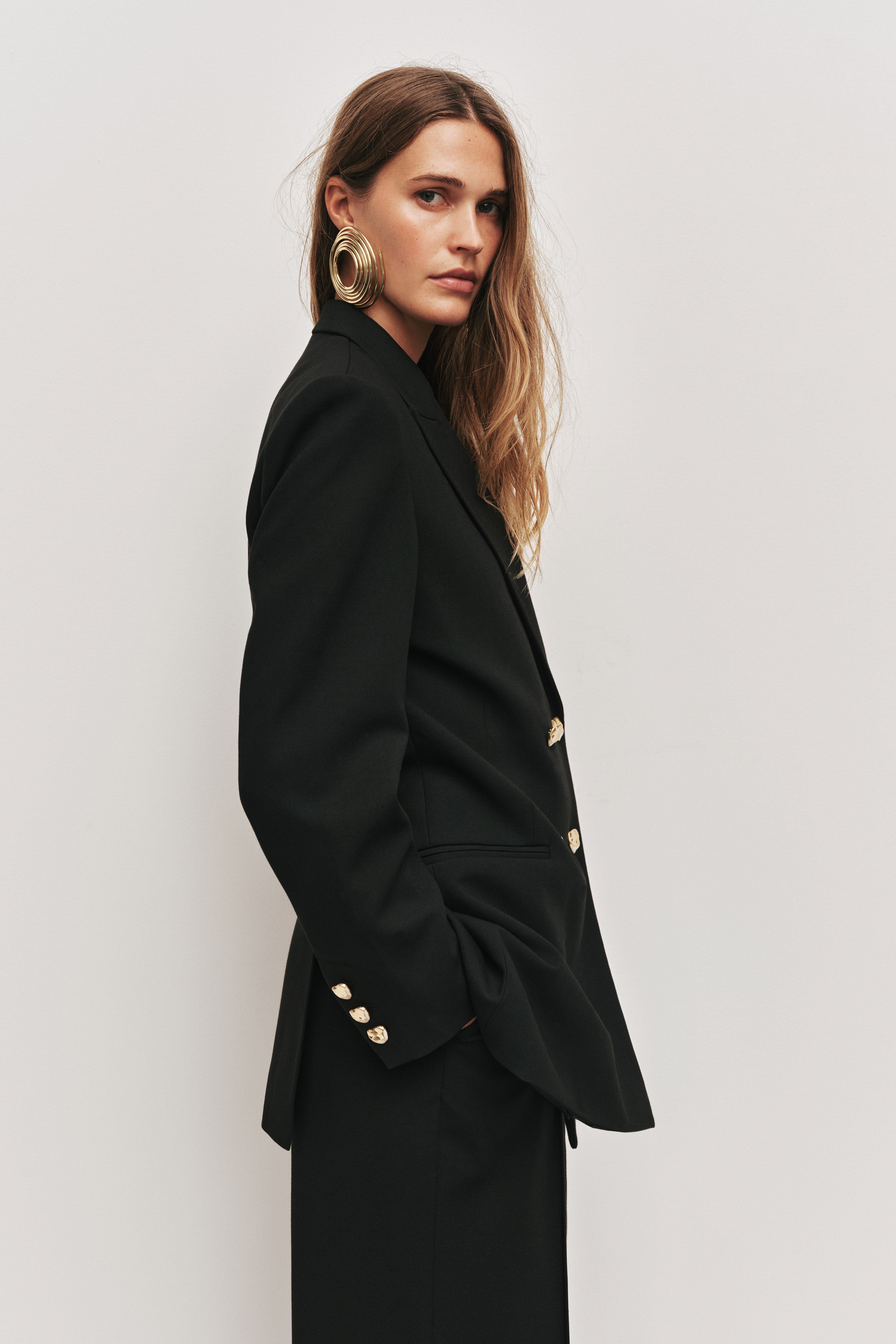 26RE2075_BLK_6_1759034361