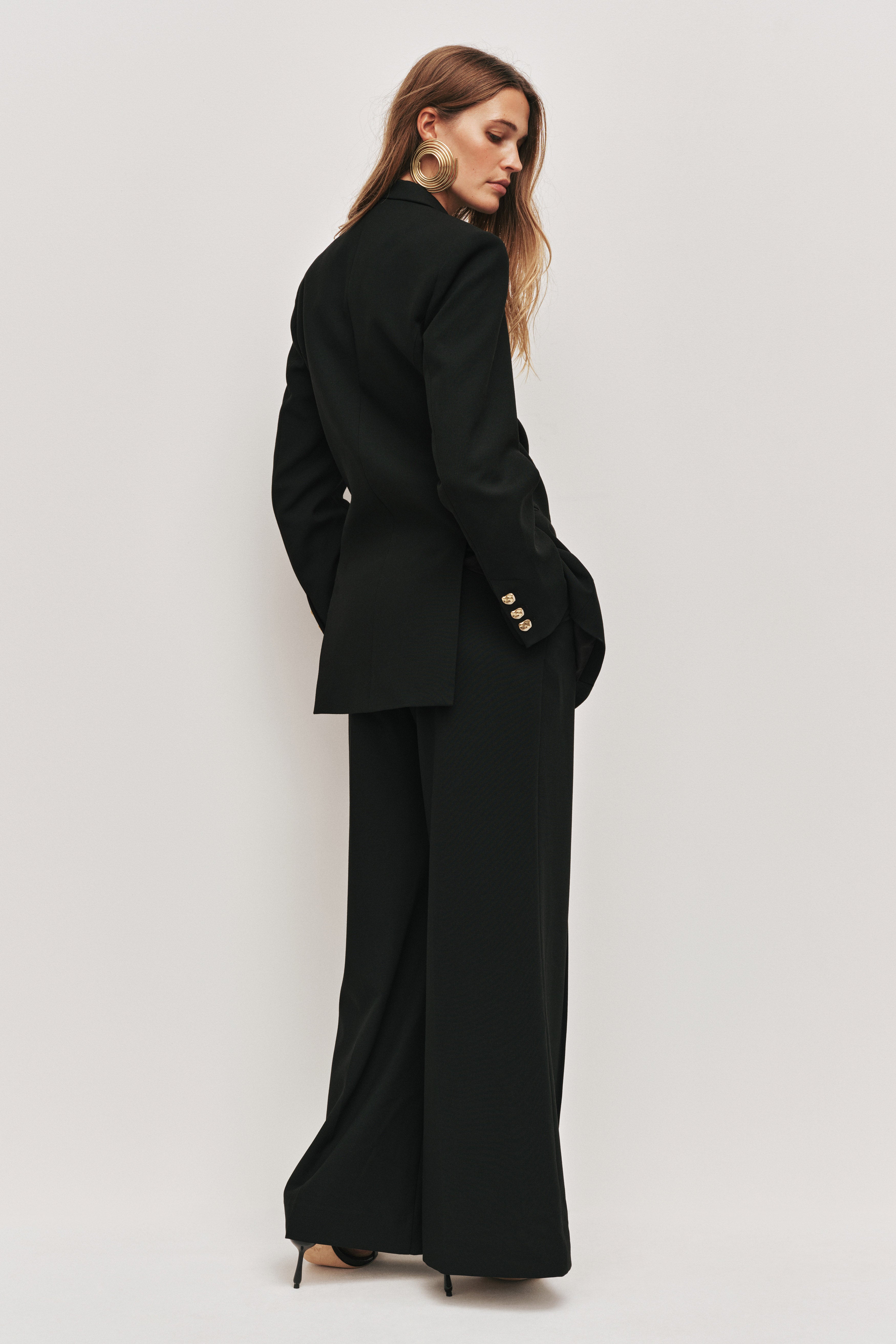 26RE2075_BLK_7_1759034356