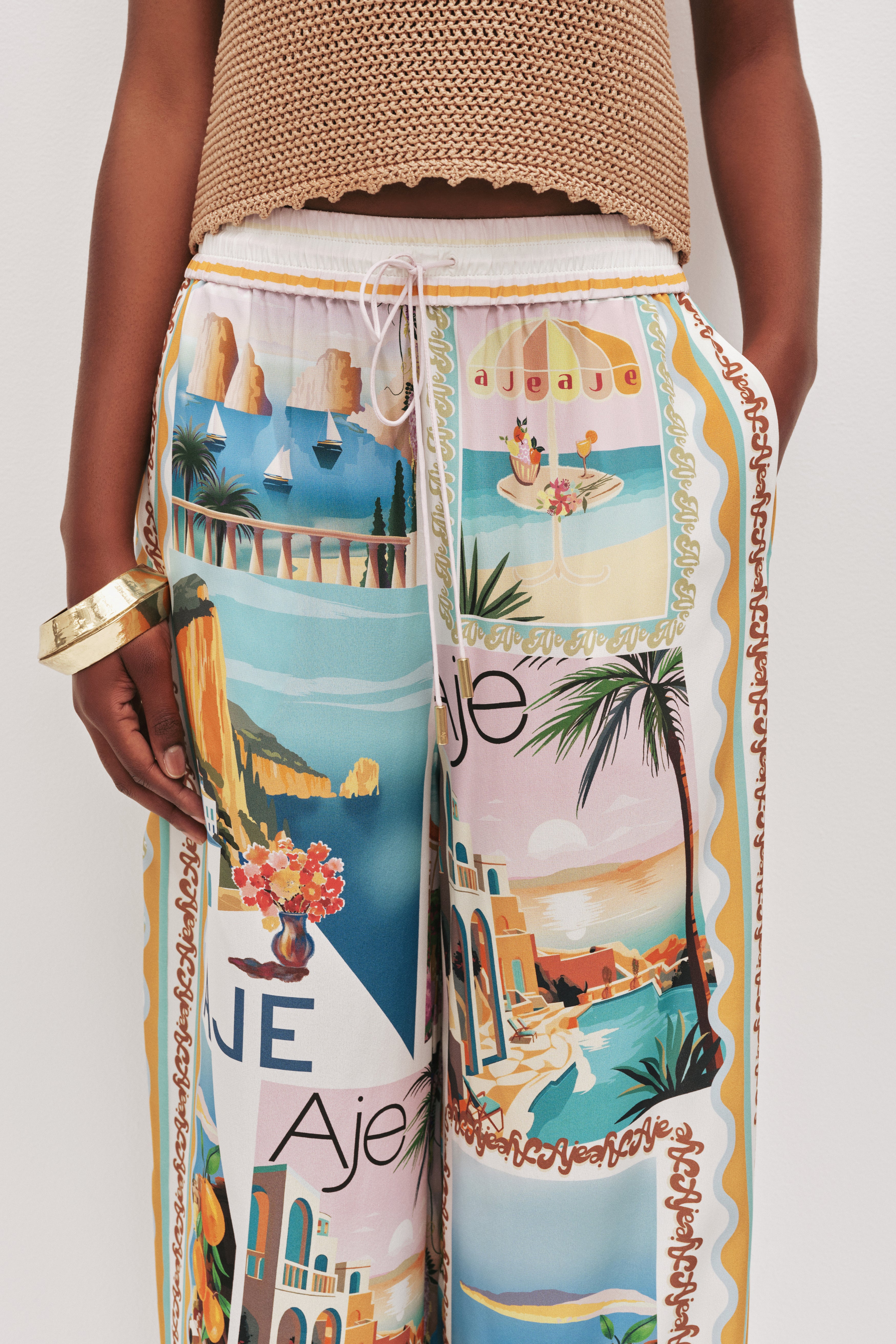 26RE3126_POSTCARD_4_1762668252