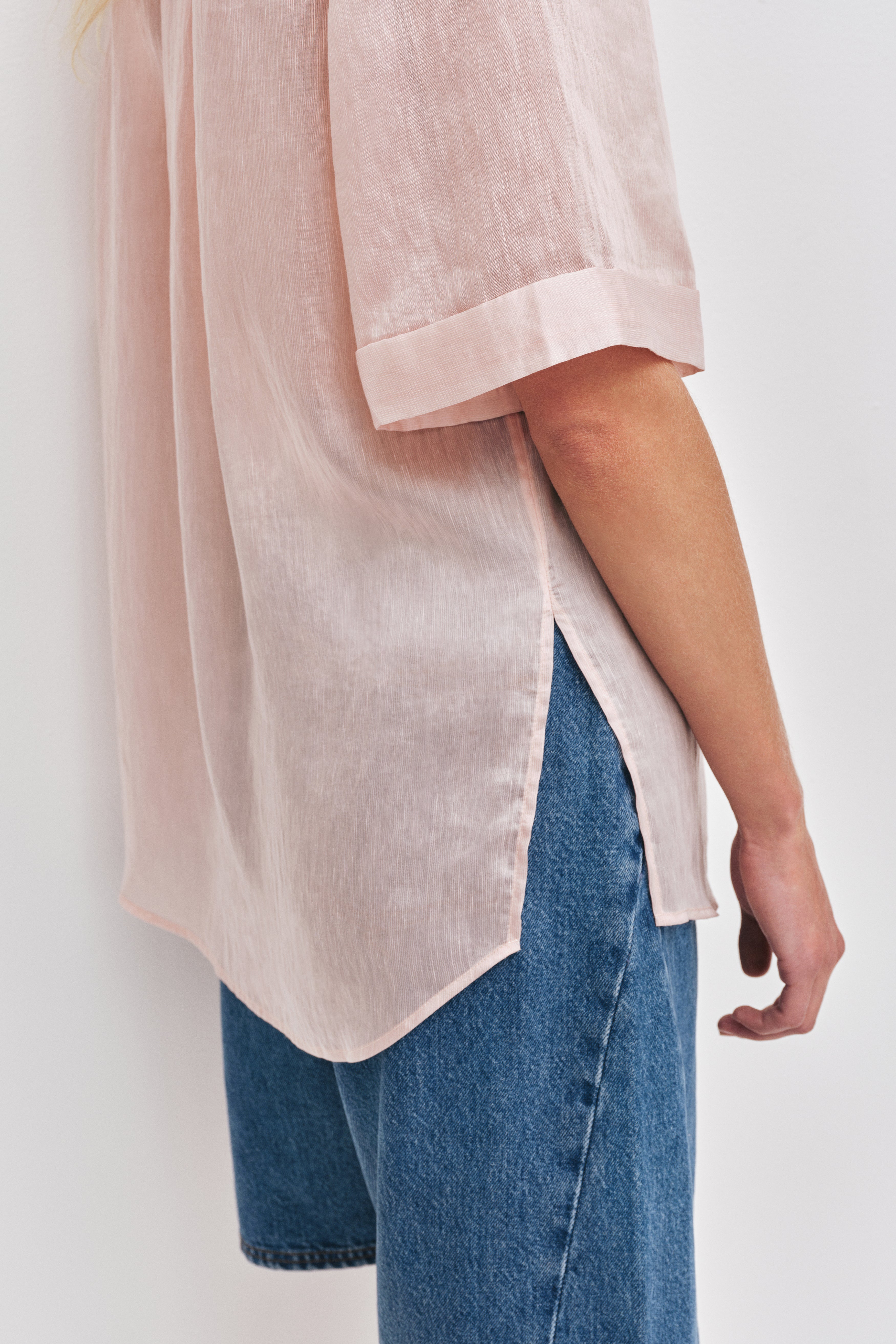 26RE3185_MID-WH-BLU_5_1765320625