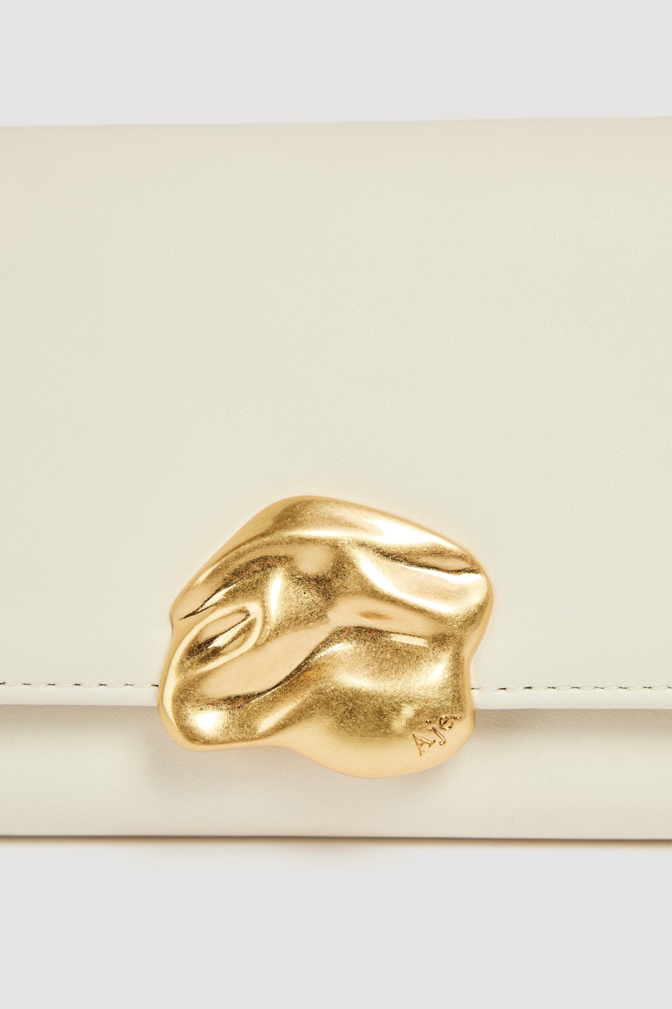 26RE6608_IVRY_5_blkrdz_1758788898