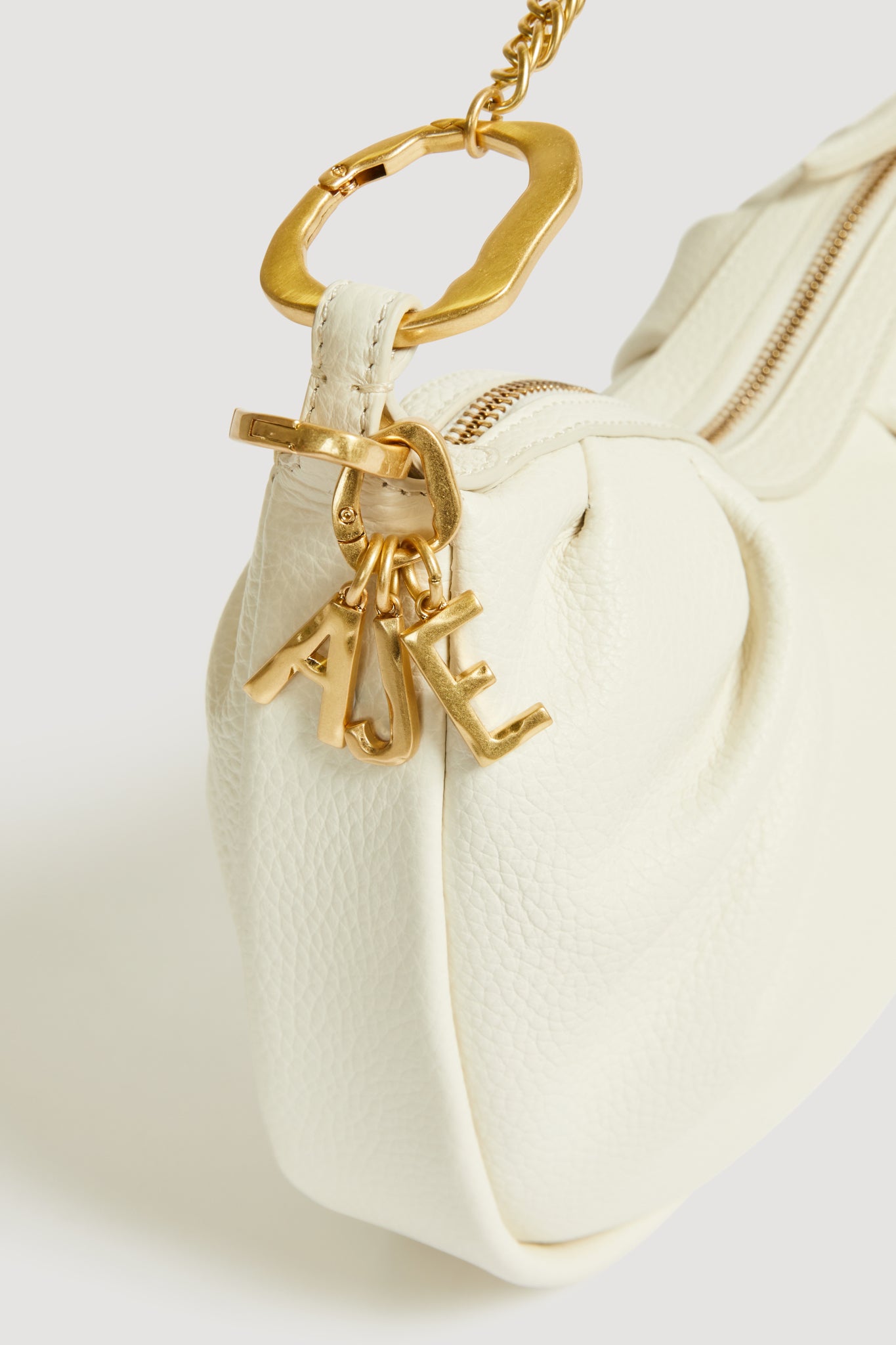 26RE6761_IVRY_3_1761285137