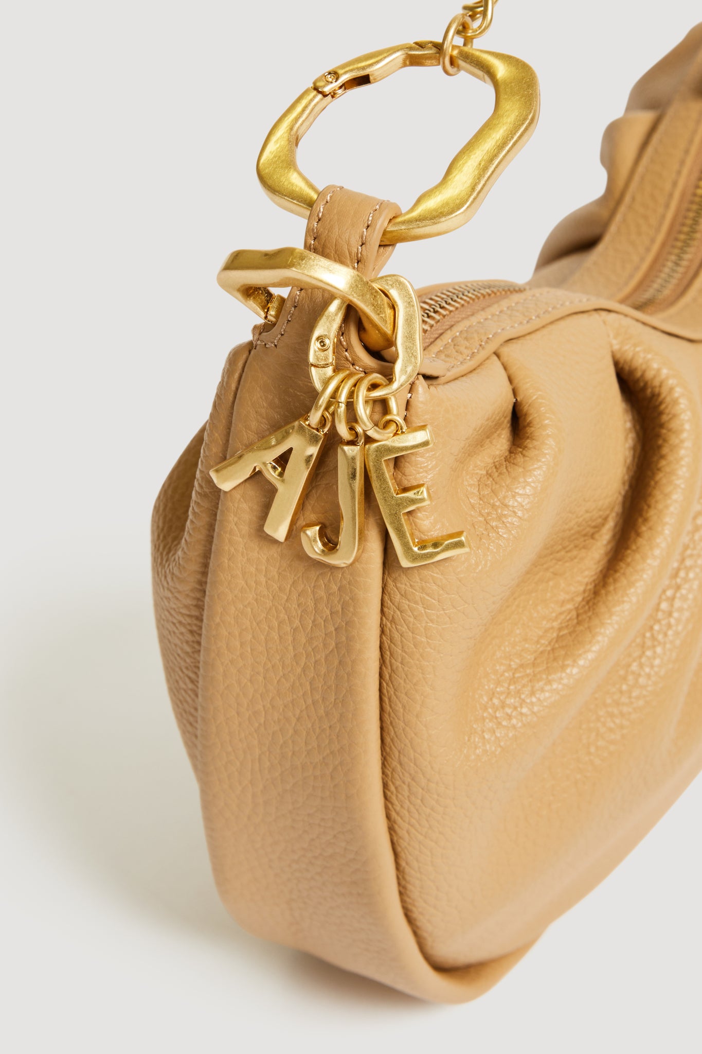 26RE6761_SND-BRN_3_1761285236