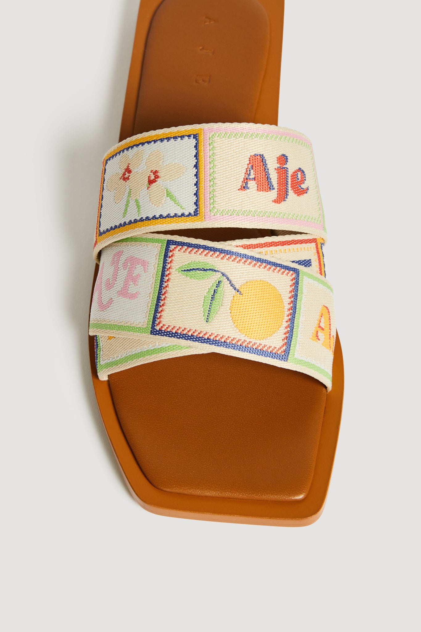 26RE7642_POSTCARD_3_1762391732