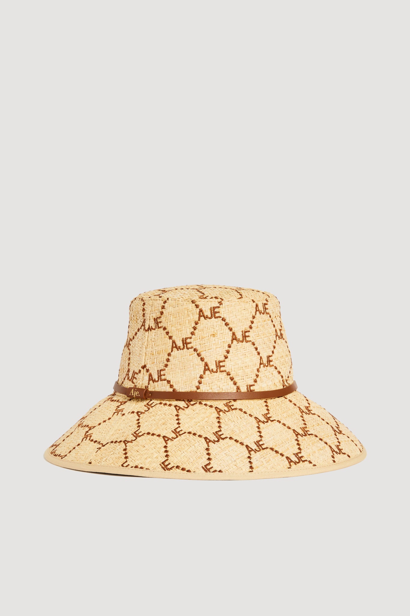 26RE8415_NAT-AMB-BR_1_1761285978