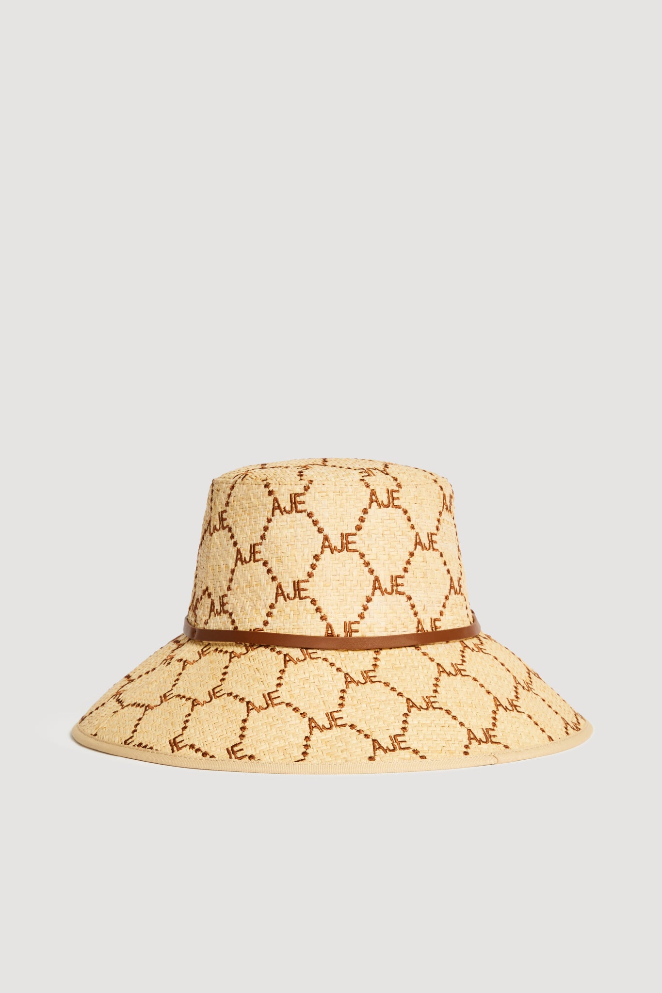 26RE8415_NAT-AMB-BR_3_1761285980