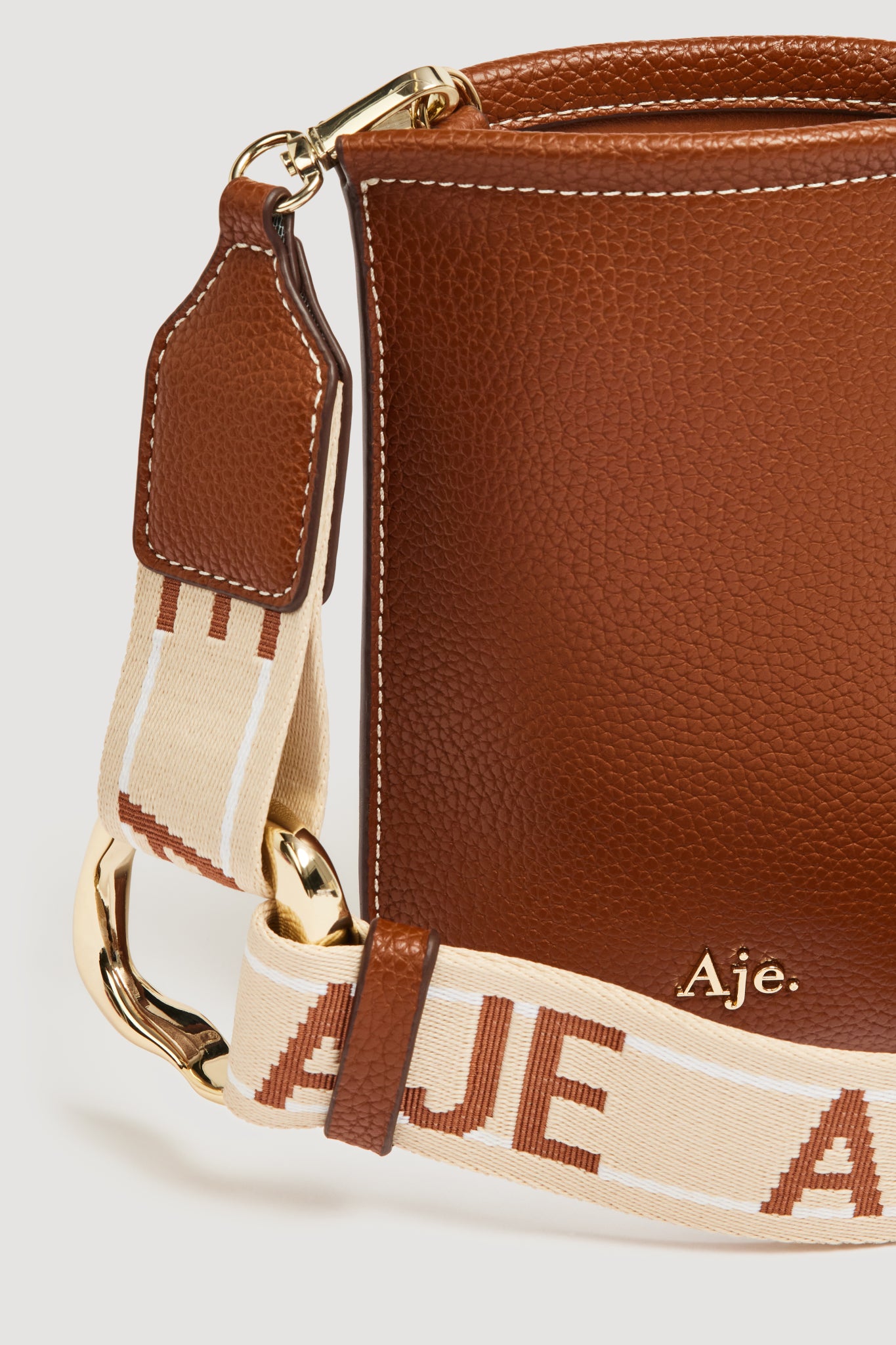 26RE8661_COFE_5_qnvaa5_1758789439