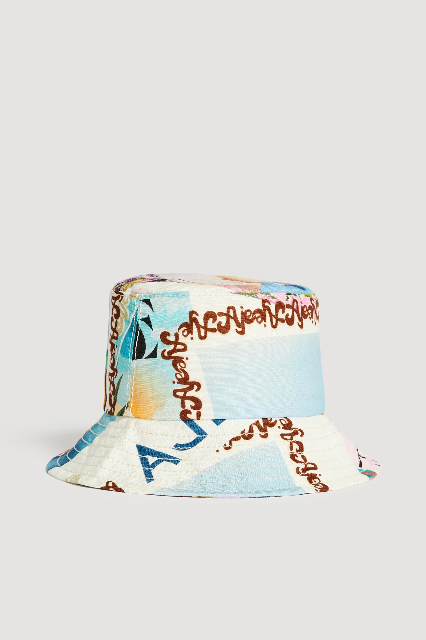 26RE8765_POSTCARD_3_1762398240