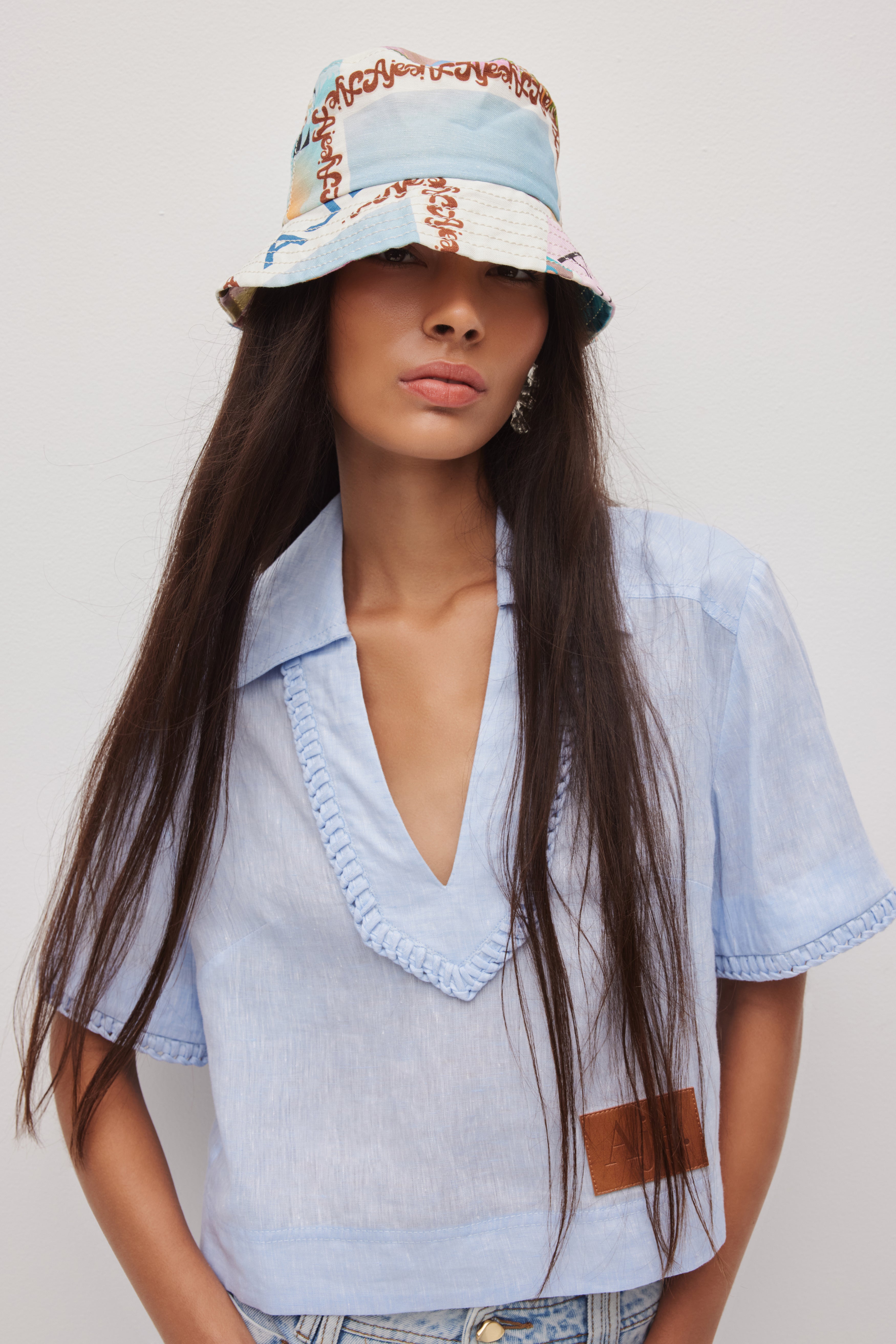 26RE8765_POSTCARD_4_1762669849