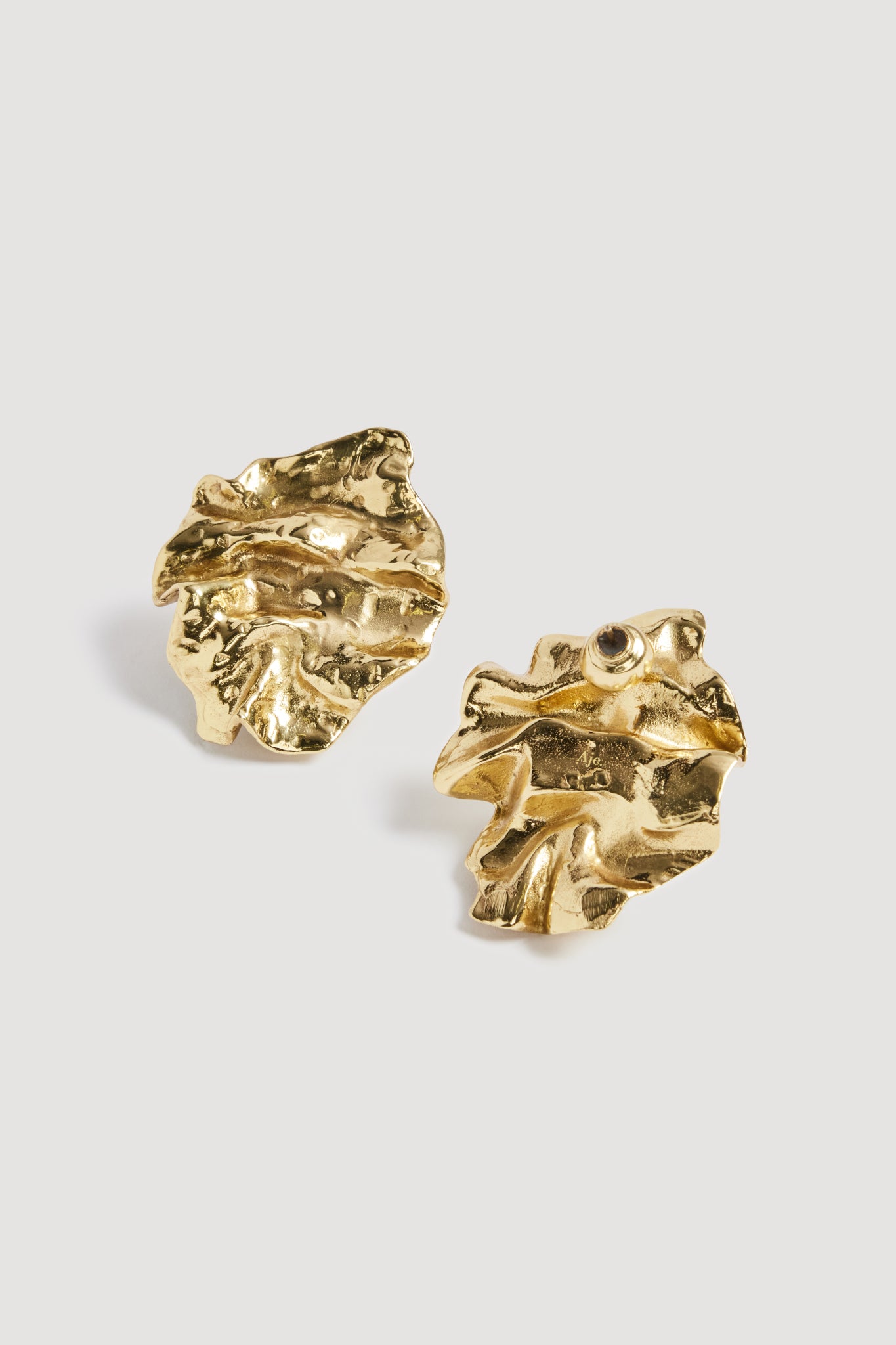 26RE9702_GLD_3_1758722025