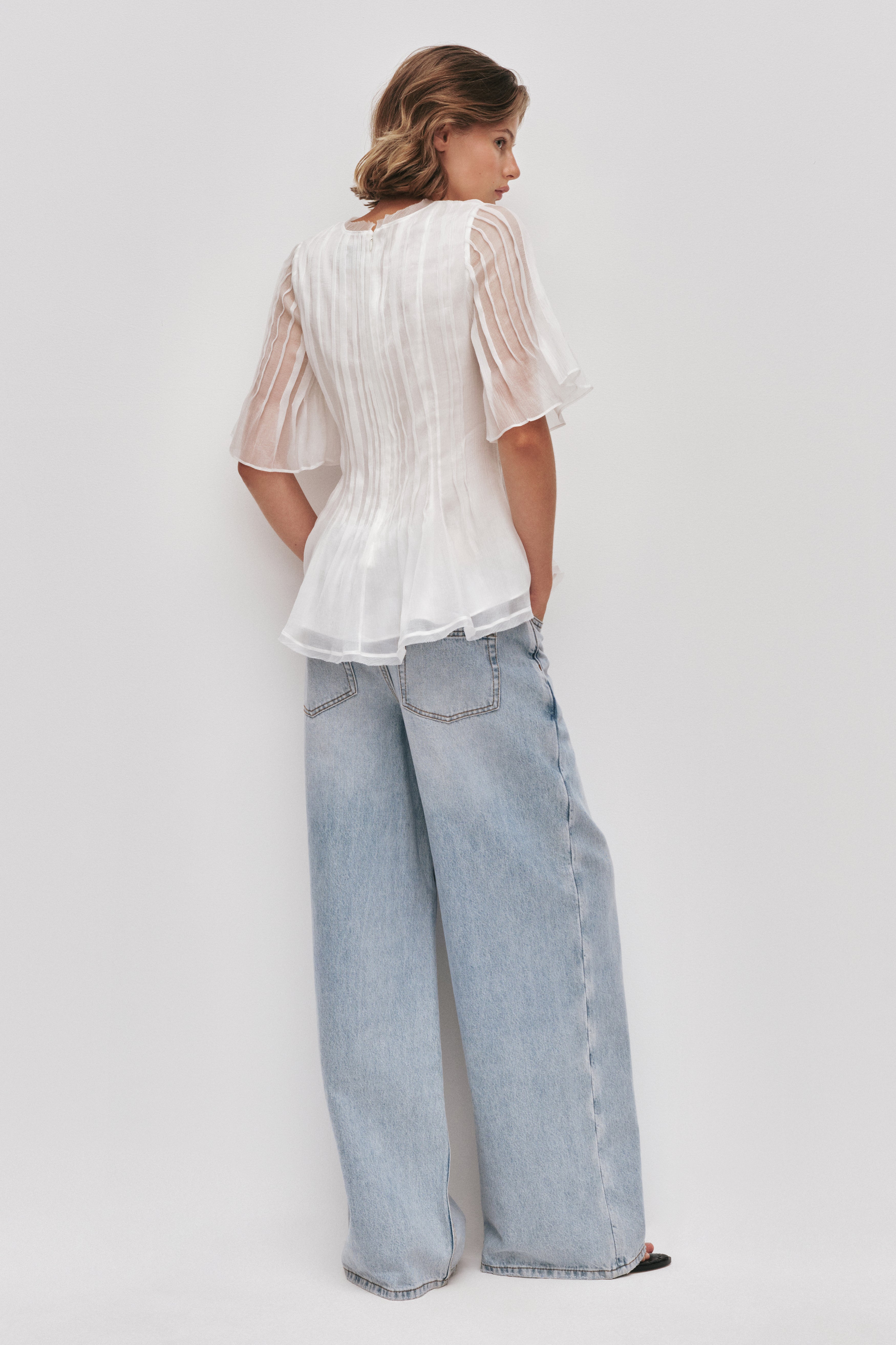 26SU1482_IVRY_6_1770596382