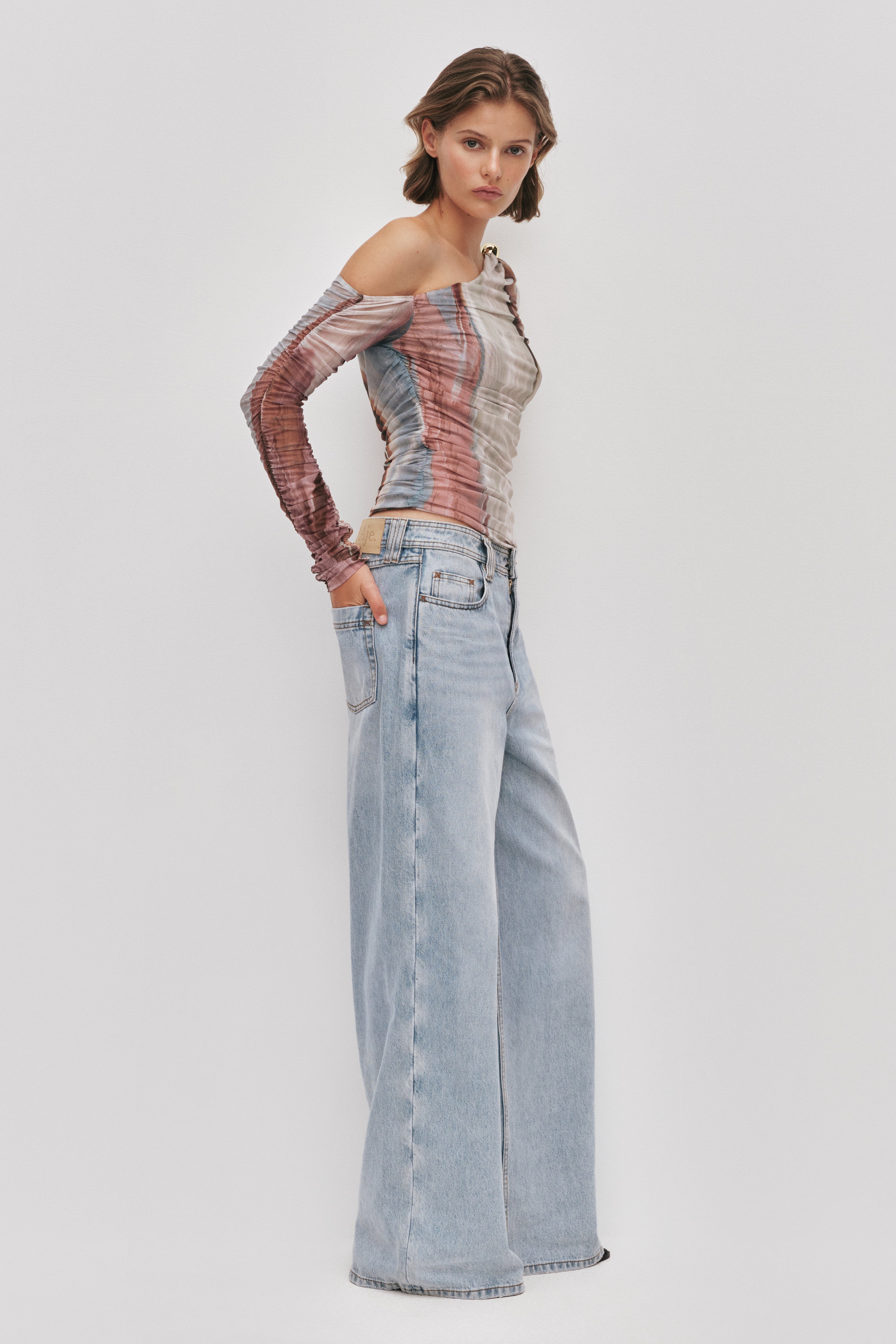 26SU1510_BL-REV_6_1770597094