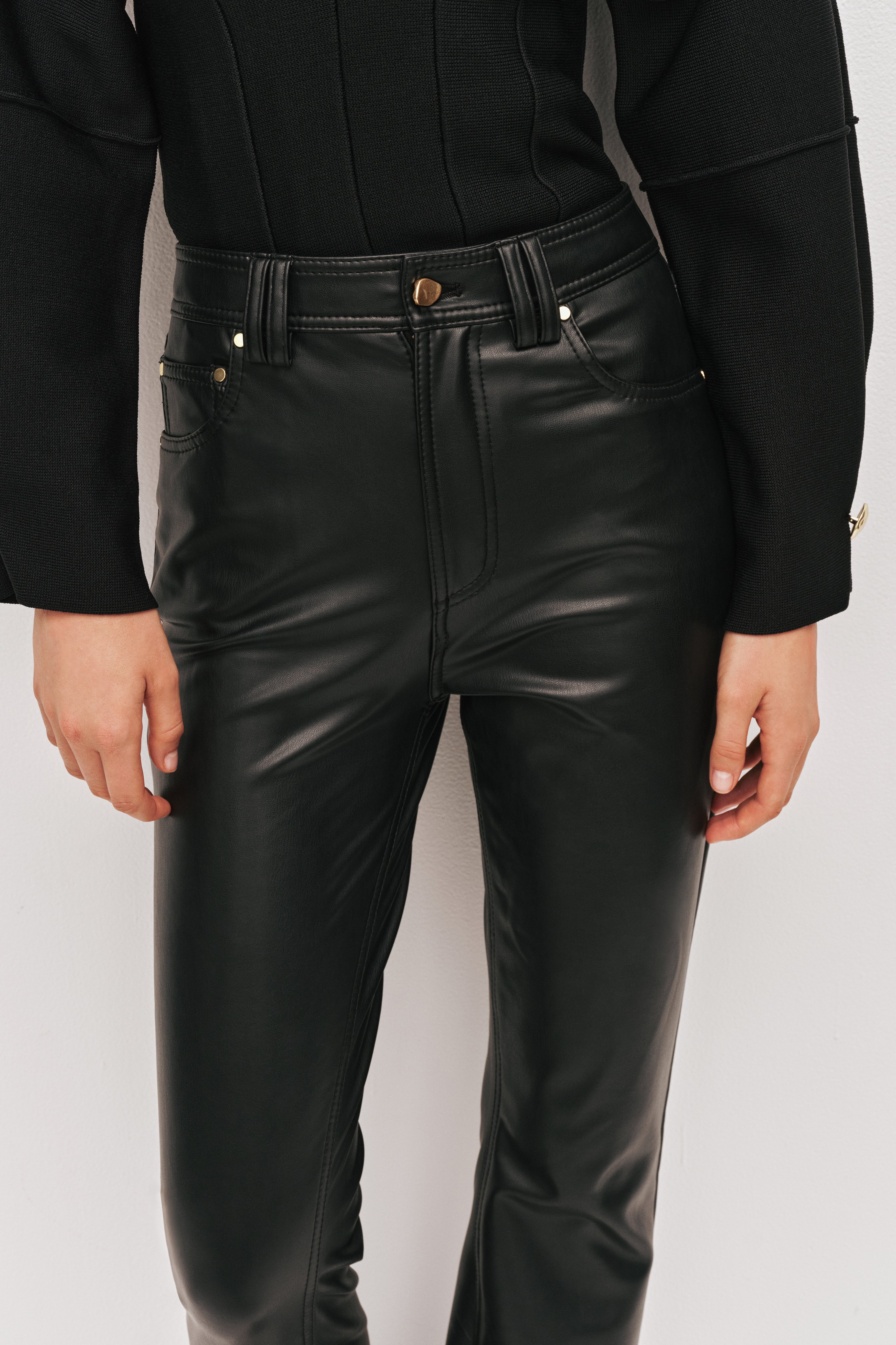 26SU3143_BLK_4_1776392174