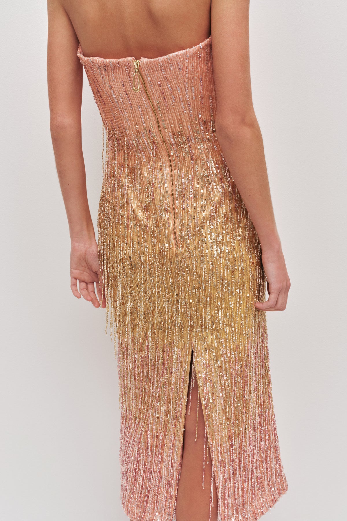 aviana jeweled midi dress Amulet Sequin | Aurora skimming silhouette is ruched metal dresser Scallop Fit & Flare Size:26